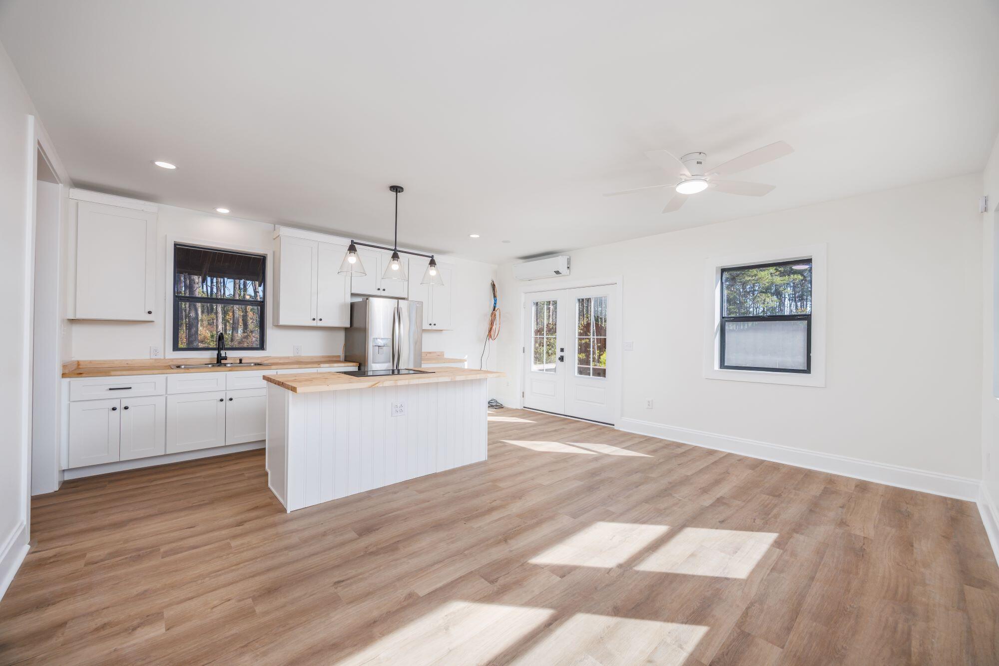 HAPPY HOLLOW - Residential