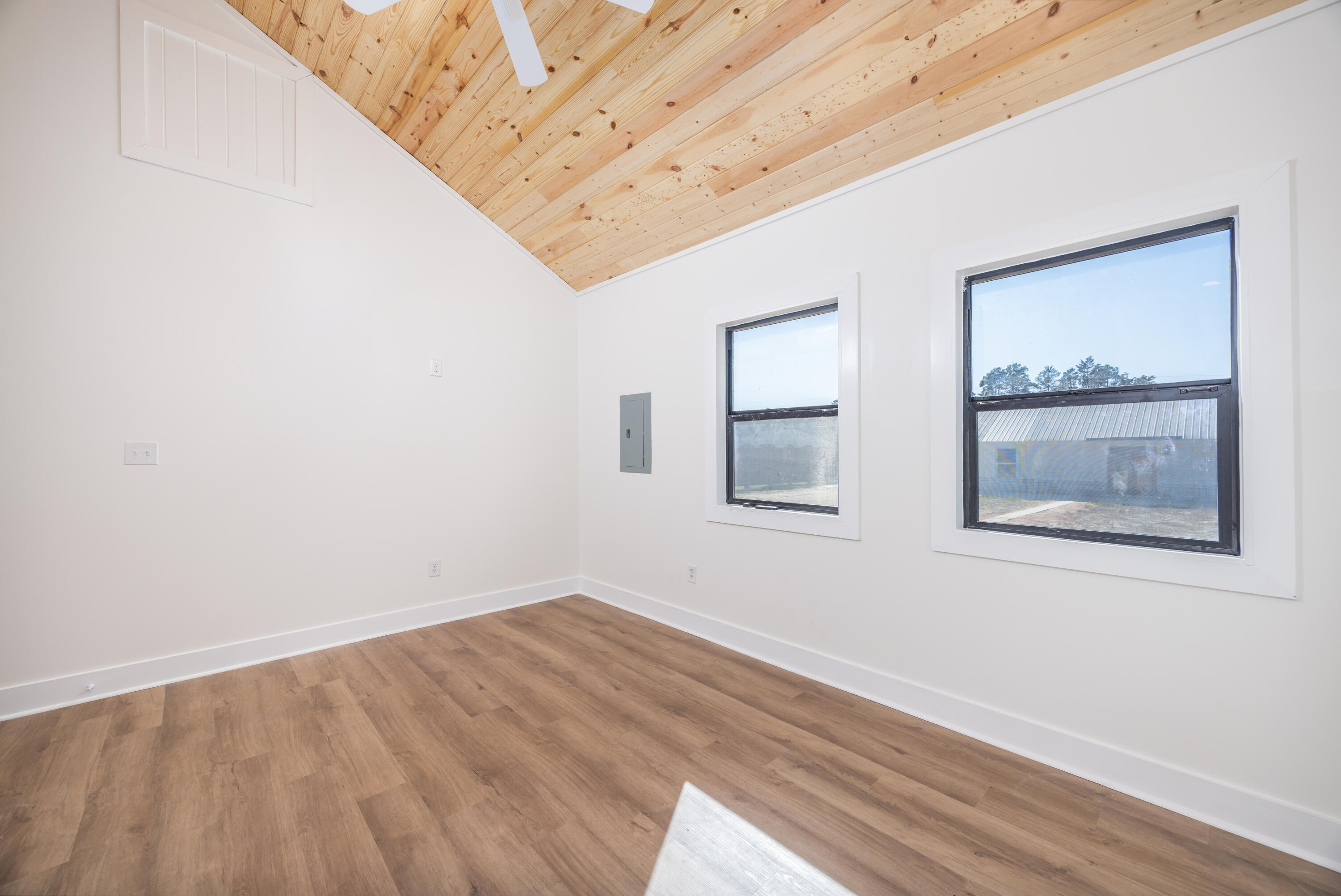 HAPPY HOLLOW - Residential