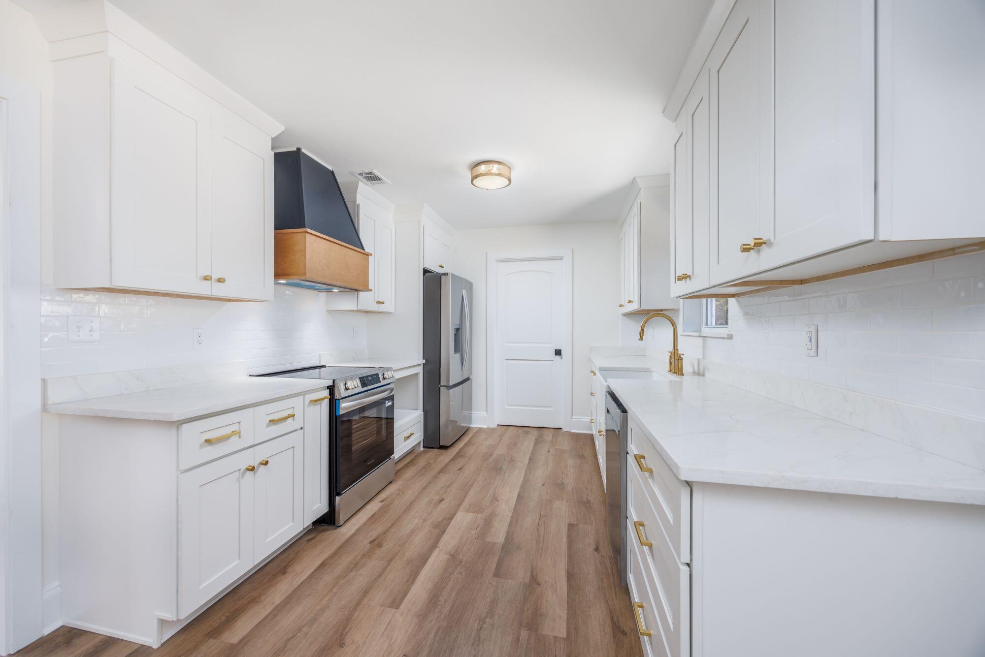 HAPPY HOLLOW - Residential