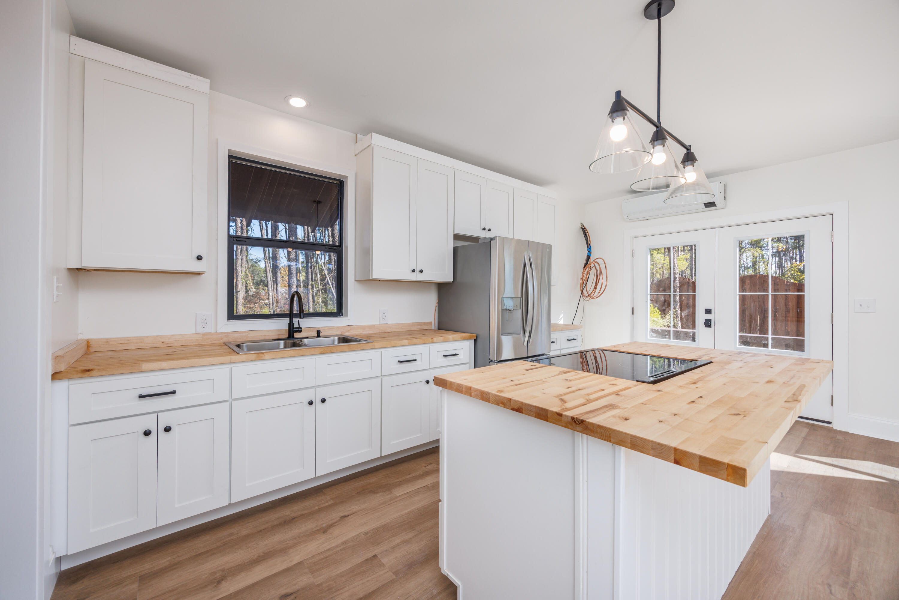 HAPPY HOLLOW - Residential