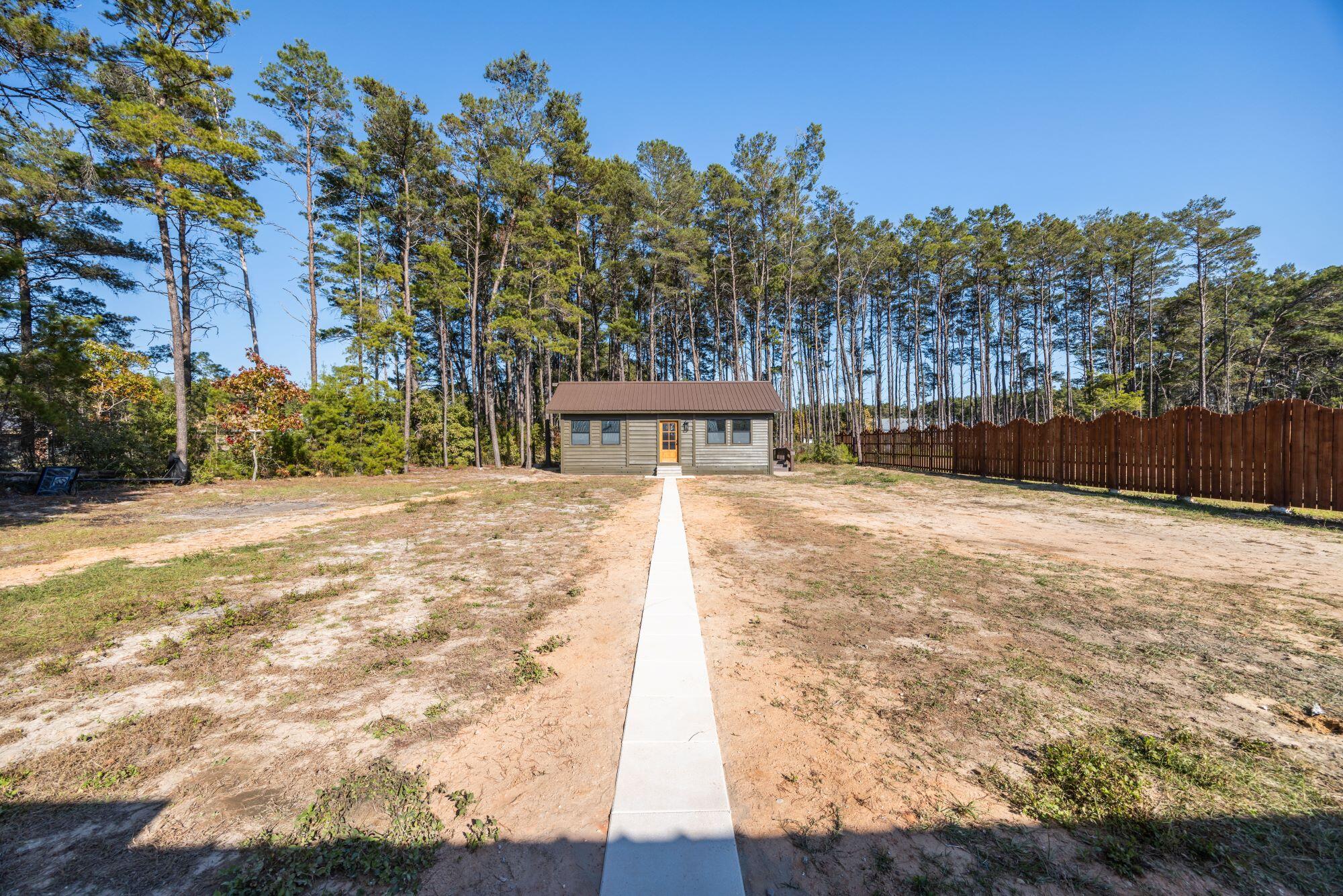 HAPPY HOLLOW - Residential