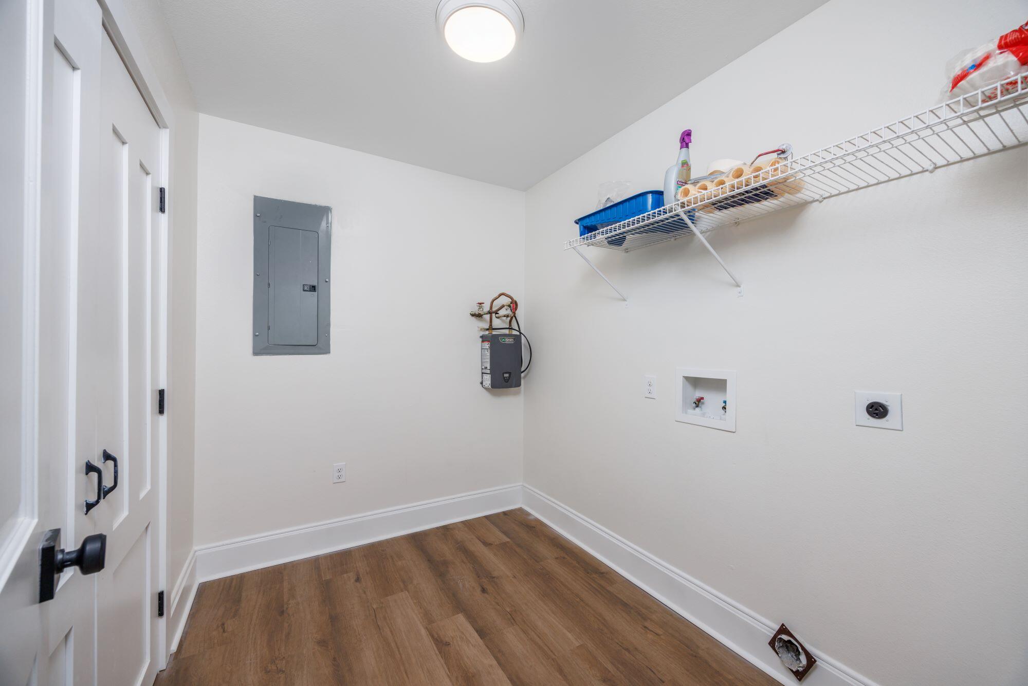 HAPPY HOLLOW - Residential