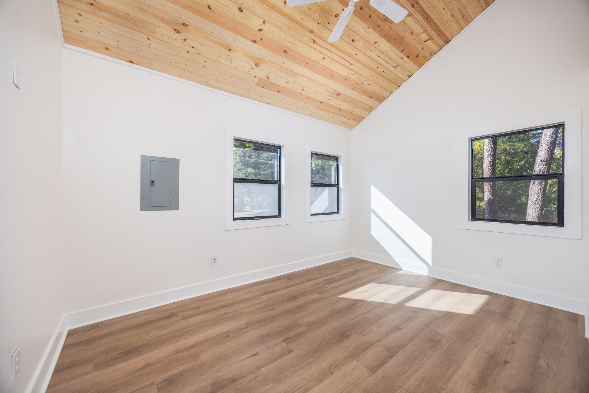 HAPPY HOLLOW - Residential