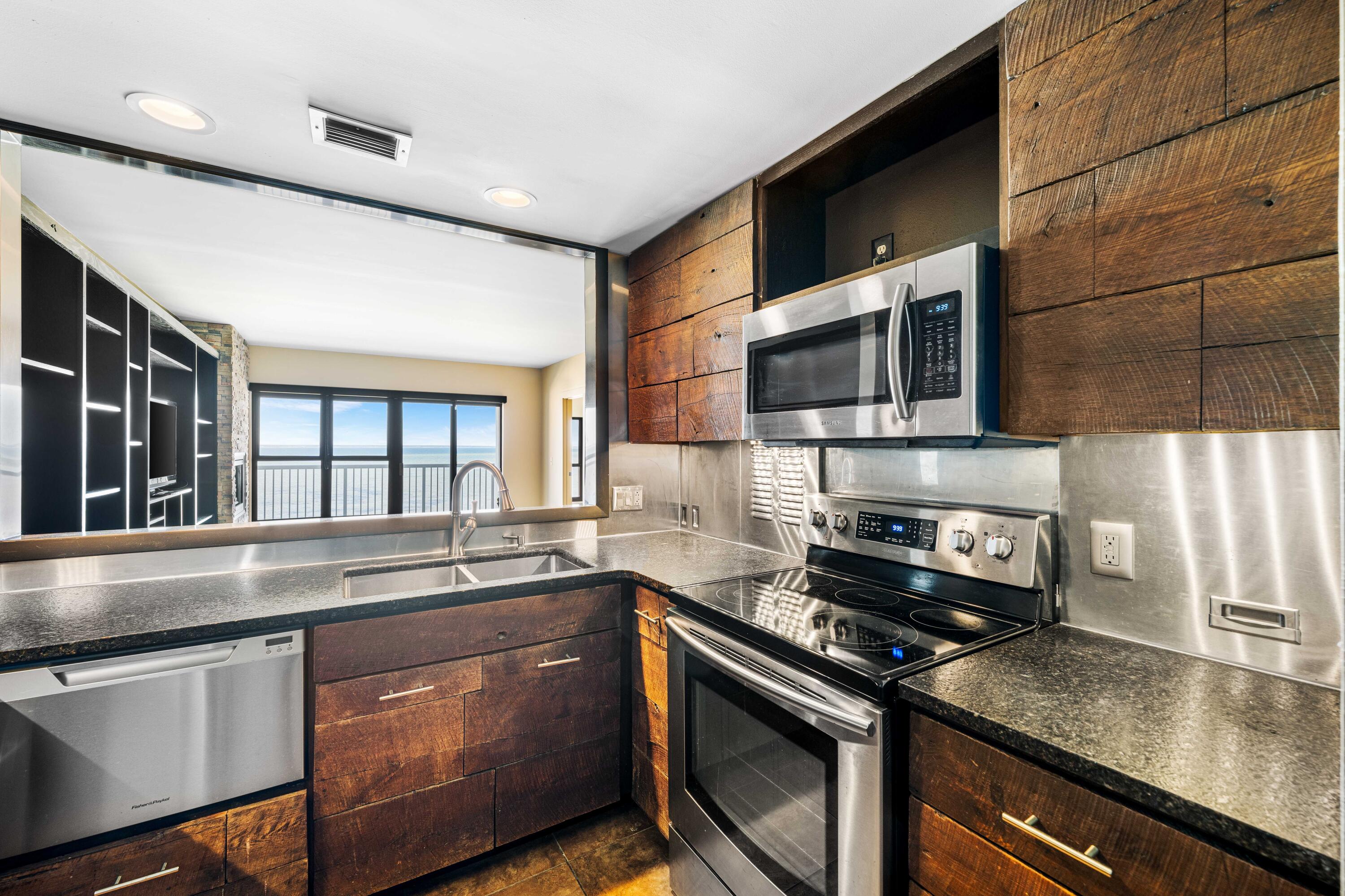 PLAYERS CLUB AT SAN DESTIN - Residential