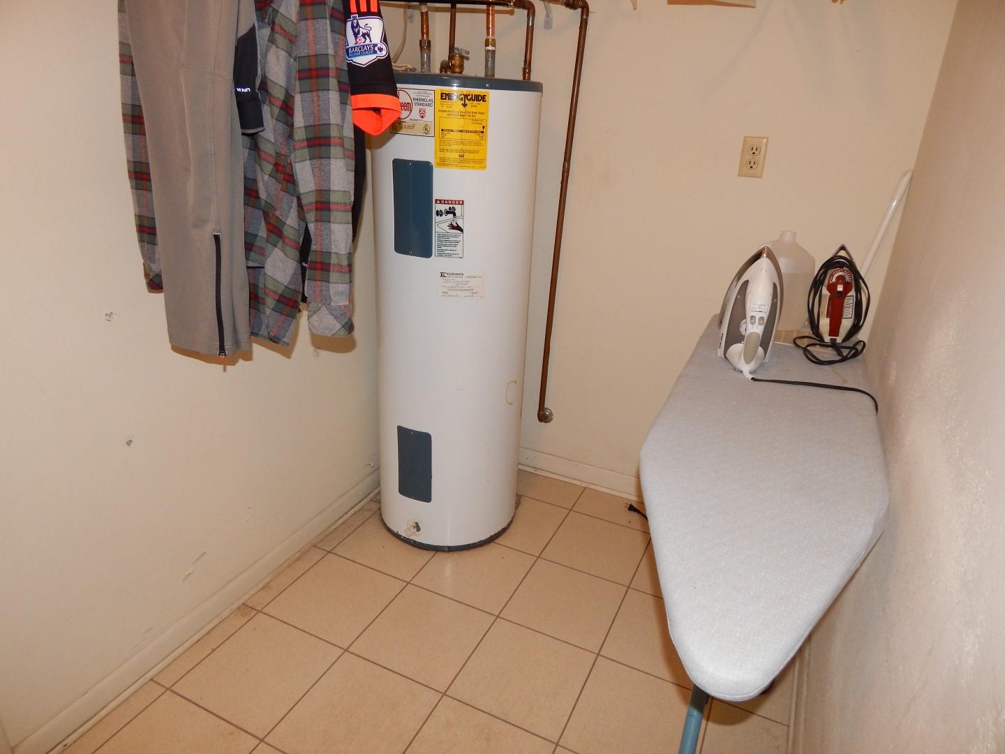 ELLIOTTS POINT 7TH ADDN - Residential