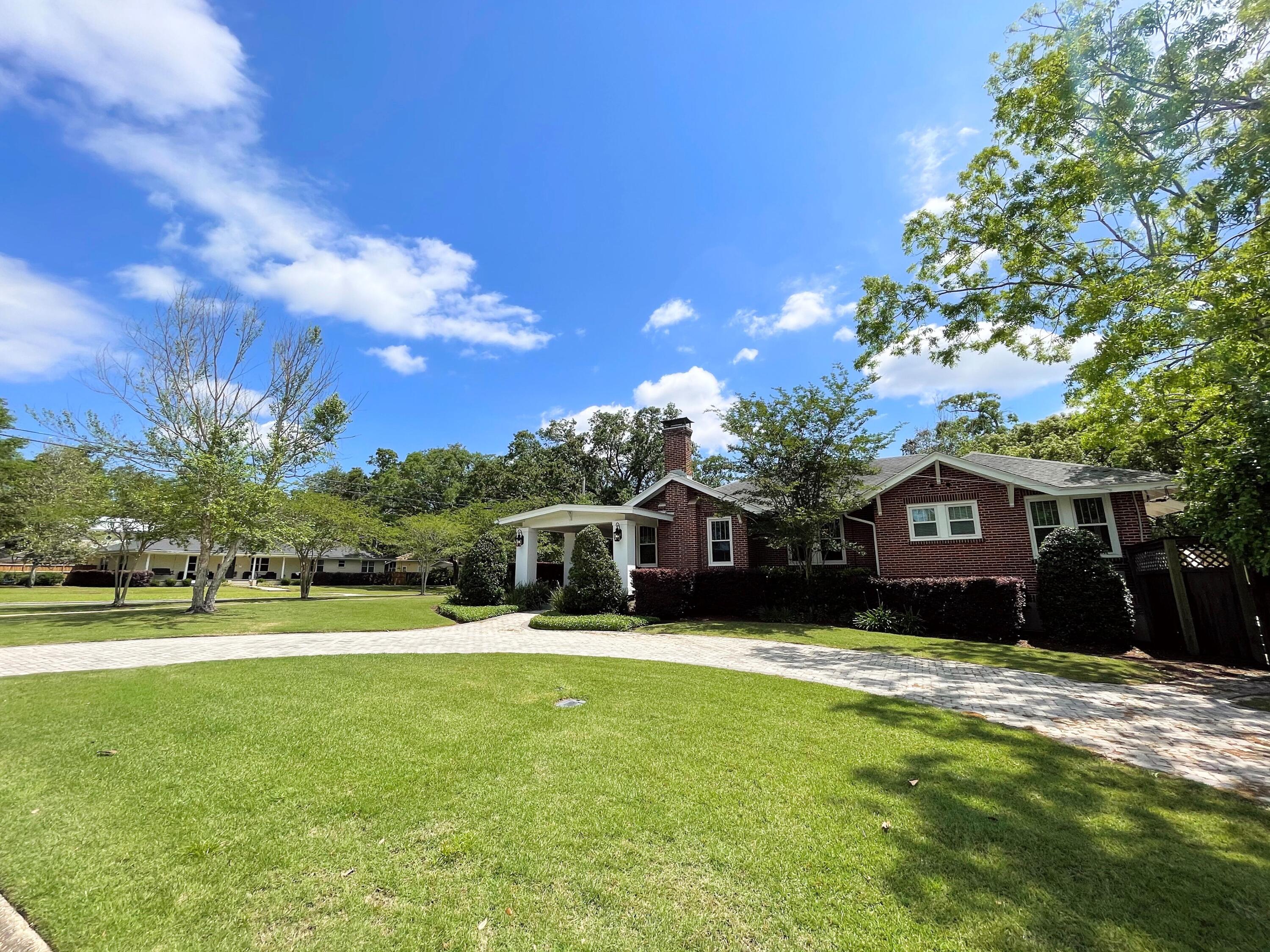 EAST HILL - Residential