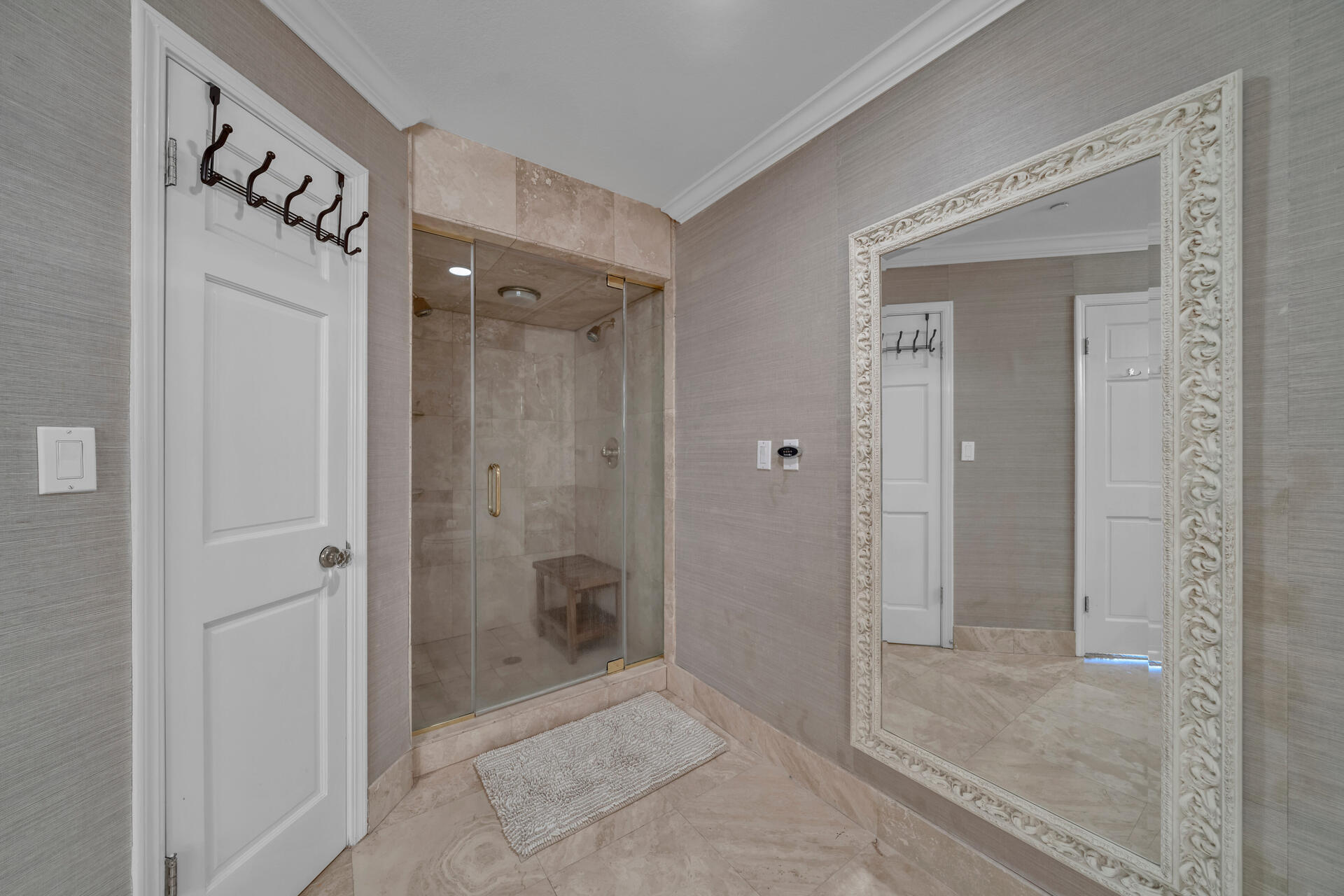 REGENCY TOWERS - Residential