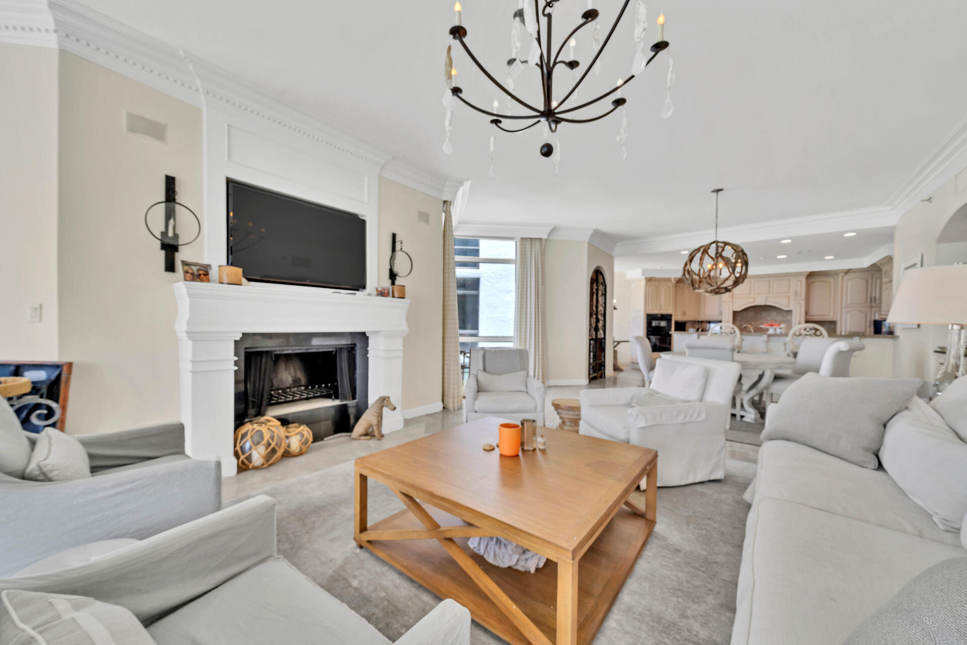 REGENCY TOWERS - Residential