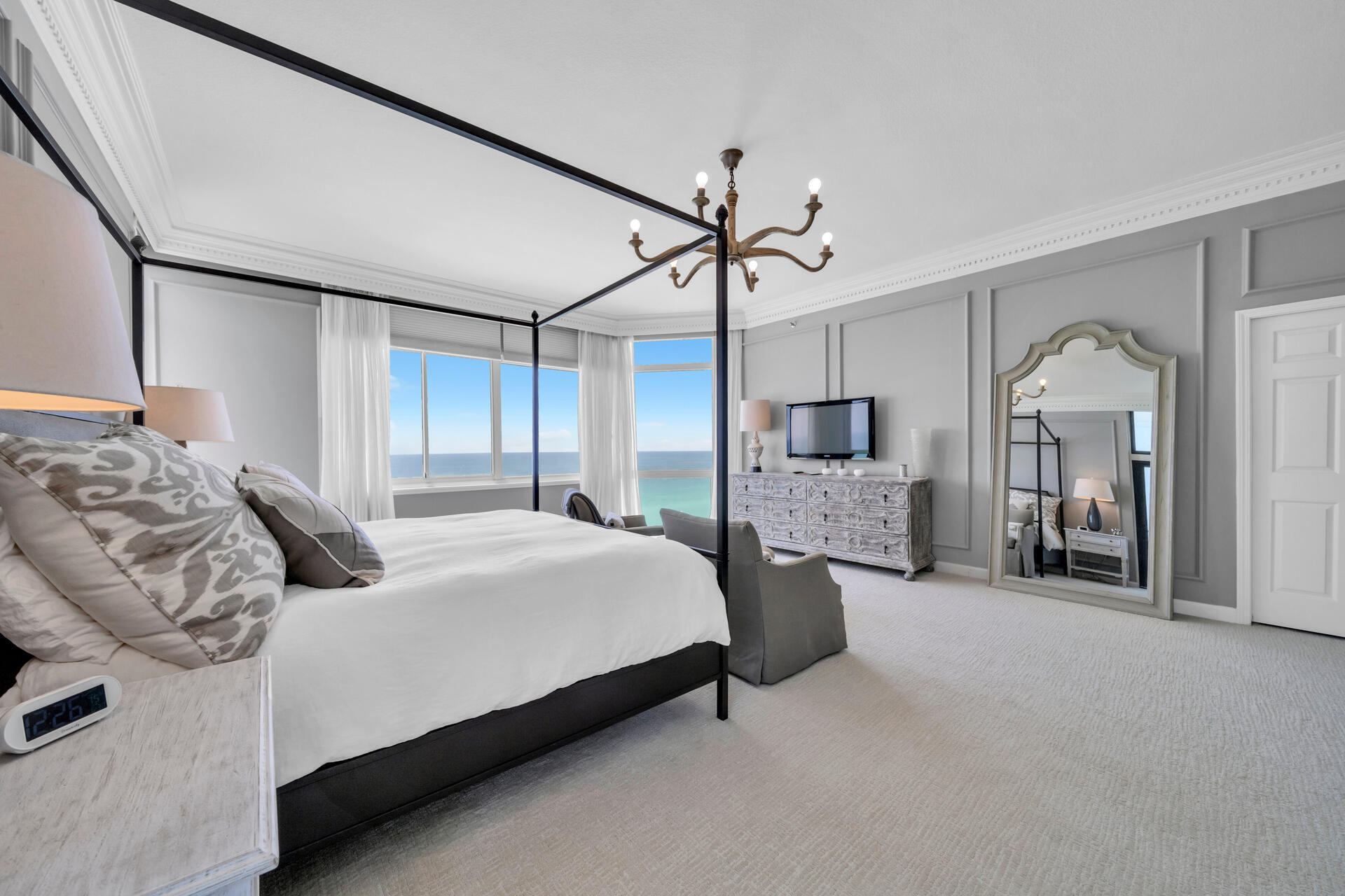 REGENCY TOWERS - Residential