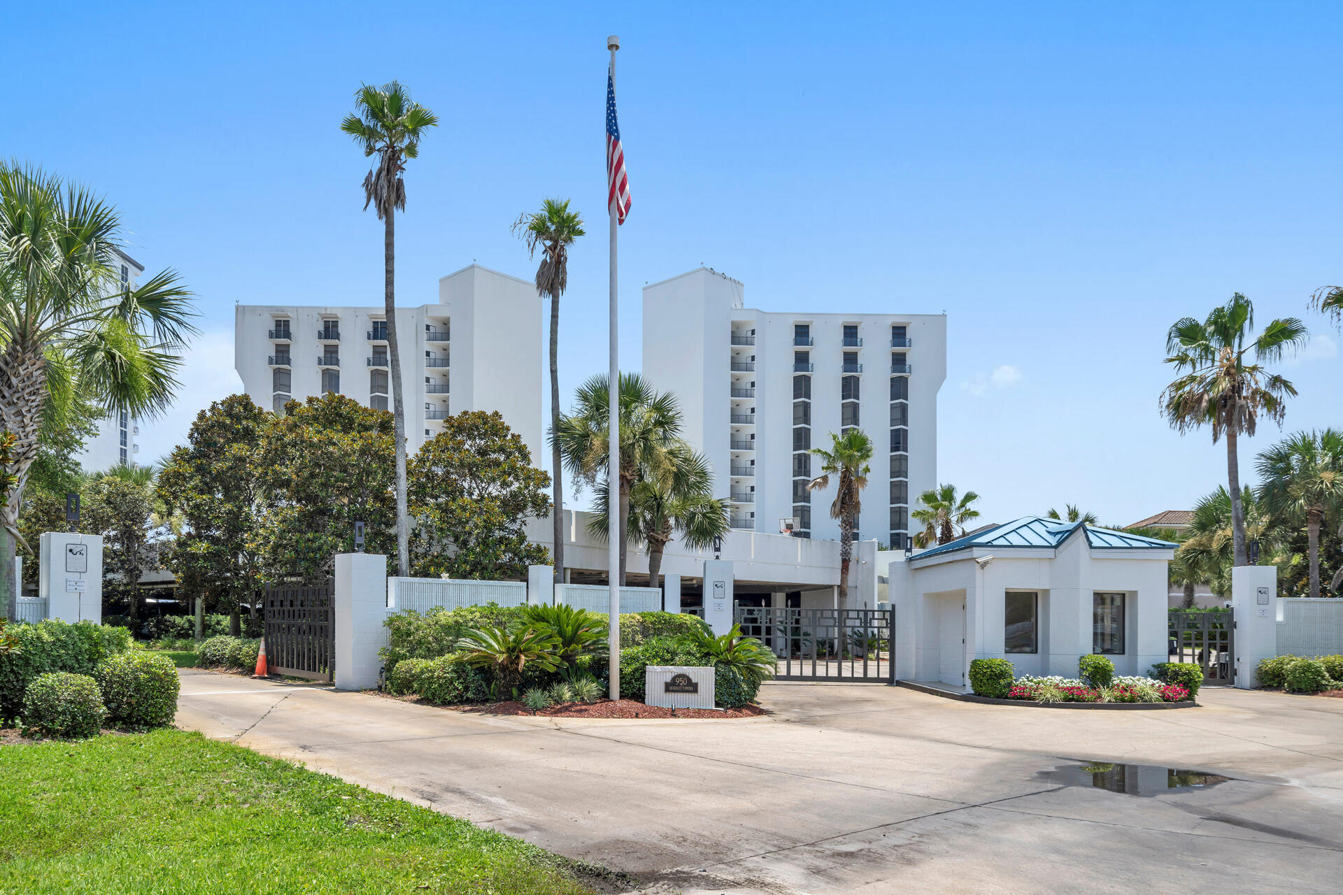REGENCY TOWERS - Residential