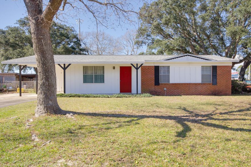 MOTIVATED SELLER!!!! BRING US AN OFFER!!!!Great starter home in the middle of Fort Walton Beach. This well kept home offers 3 bedrooms and 2 bathrooms on a large yard. Close to schools, shopping, beaches and bases. Buyer to verify all pertinent information including square footage and lot dimensions. This is a must-see!