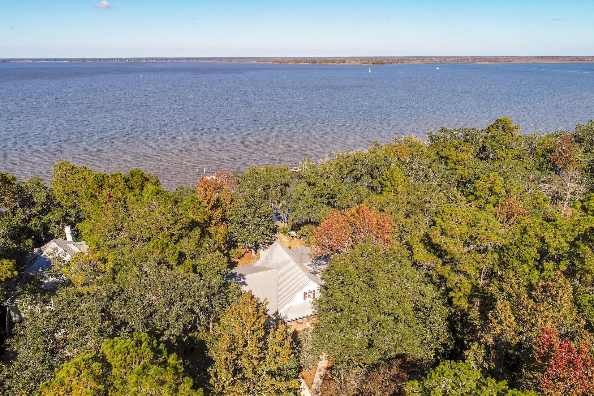 MAGNOLIA BEACH - Residential