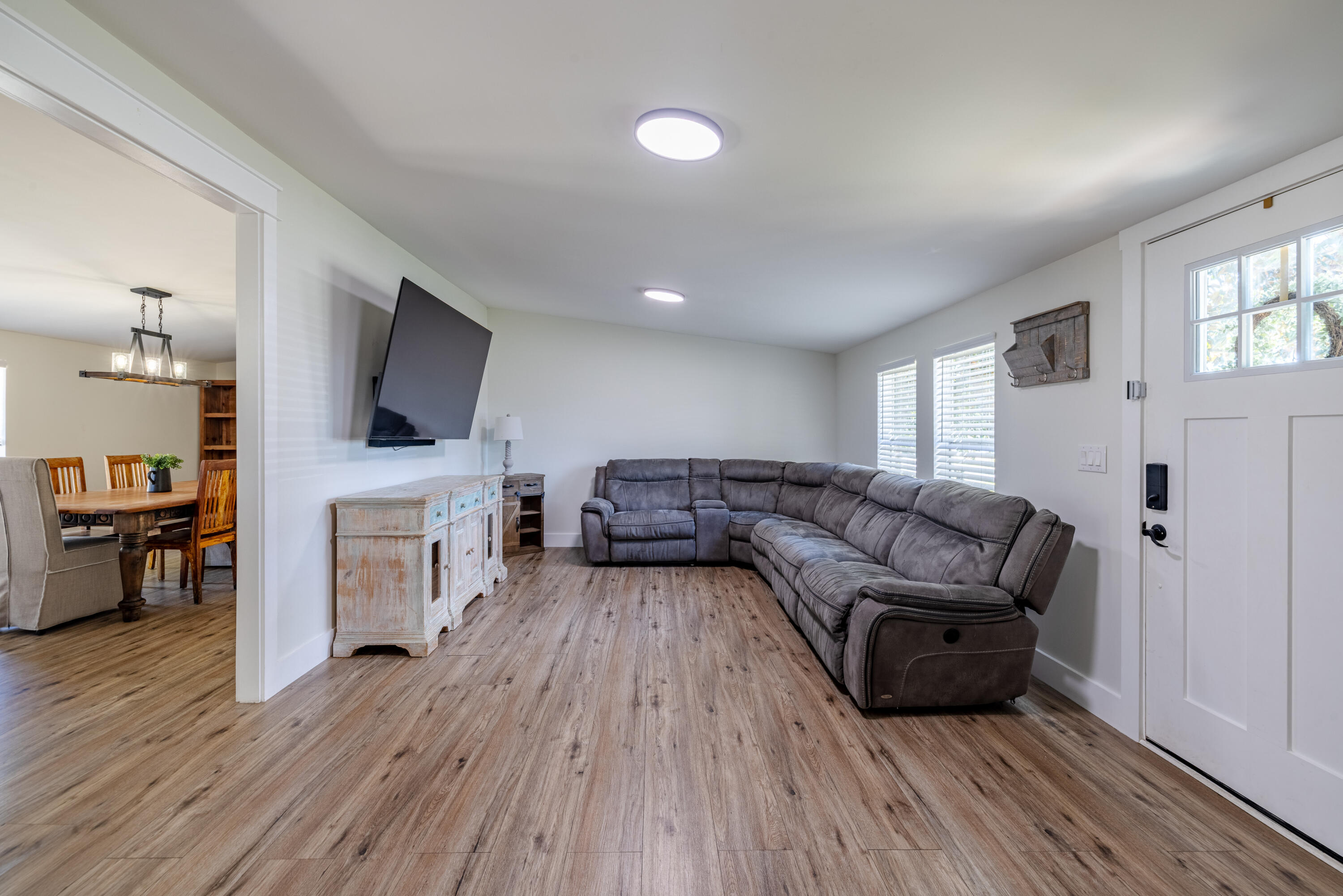 22121 Lakeview Drive