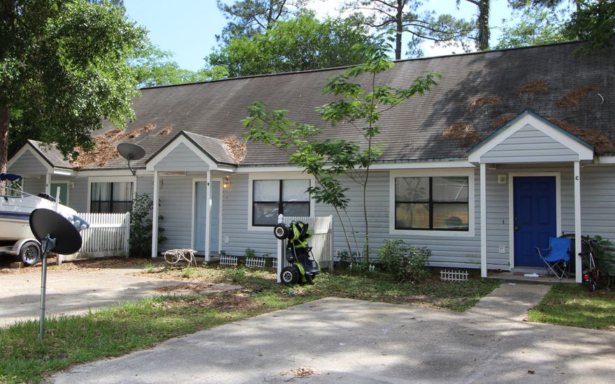 This Triplex is located 5 mins from the back gate of Hurlburt Field. Each unit has 2 bedrooms and 2 full baths. One bedroom/bath upstairs and one bed/bath downstairs which makes it very desirable for a roommate situation. Call today for more information.