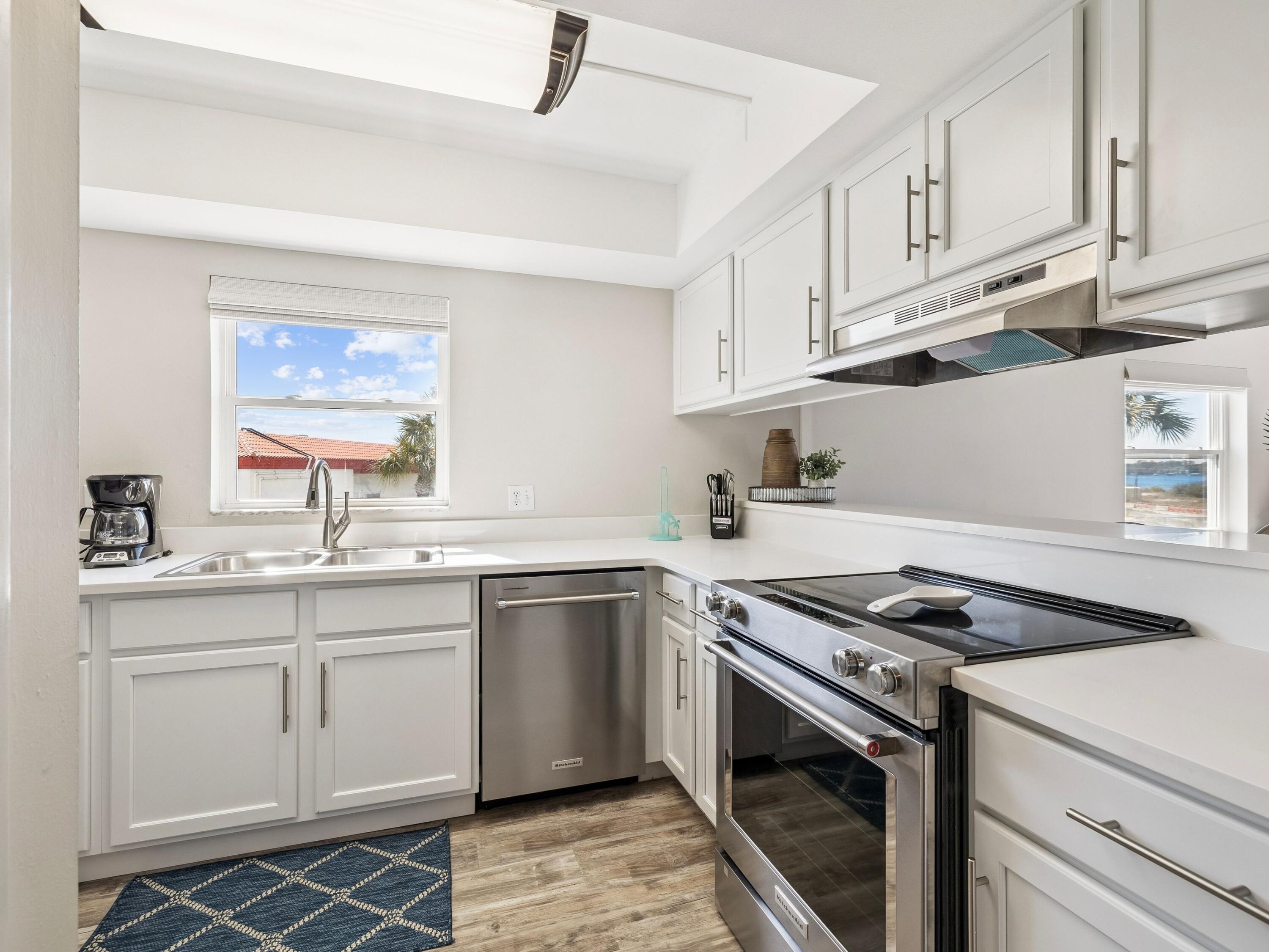 EL MATADOR CONDO - Residential