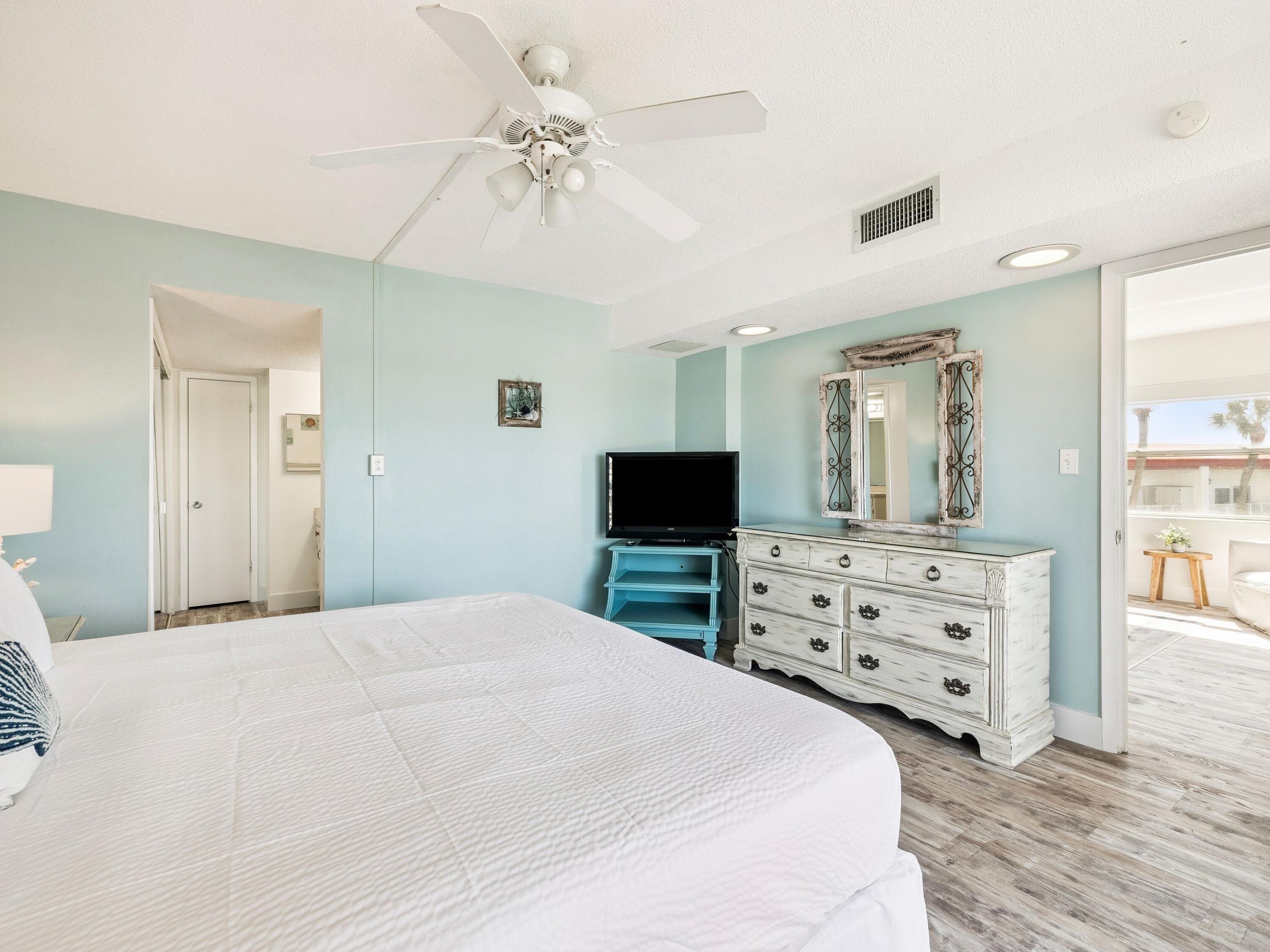 EL MATADOR CONDO - Residential