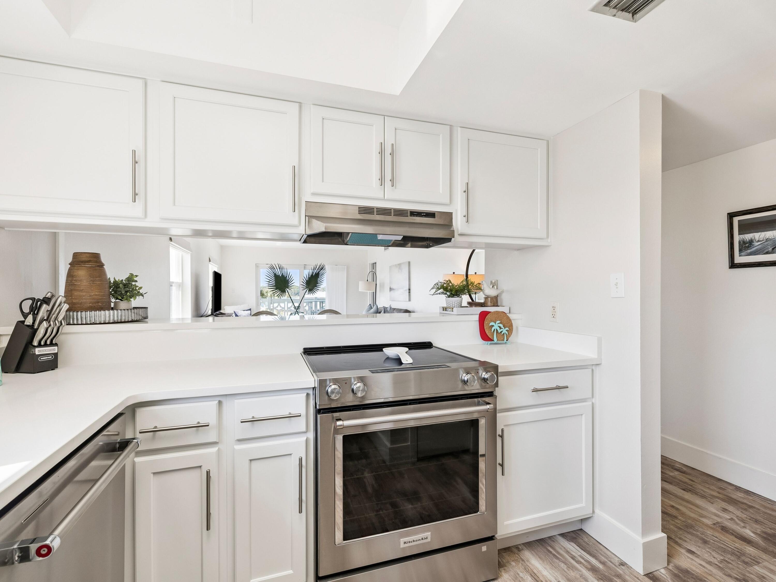 EL MATADOR CONDO - Residential