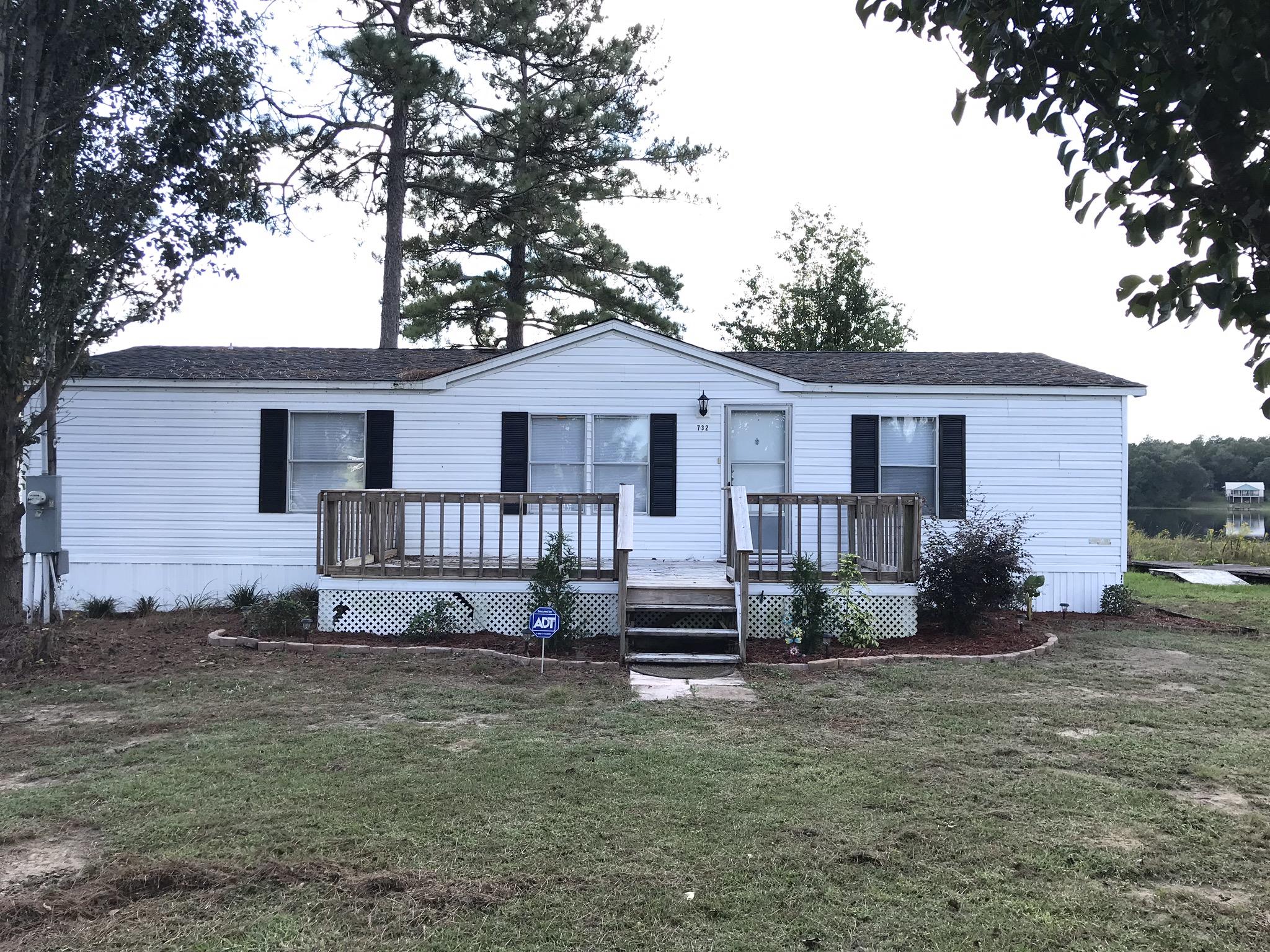 This lakefront manufactured home sits on King's Lake, which is a semi-private 600+ acre lake. If you love fishing, and enjoy quite outdoor time this home is for you! Three bedroom and two bathrooms on over a third of an acre. The interior is an open floor plan with split bedroom floor plan and each bedroom has a walk-in closet. Master bath has garden tub, shower and double vanity.