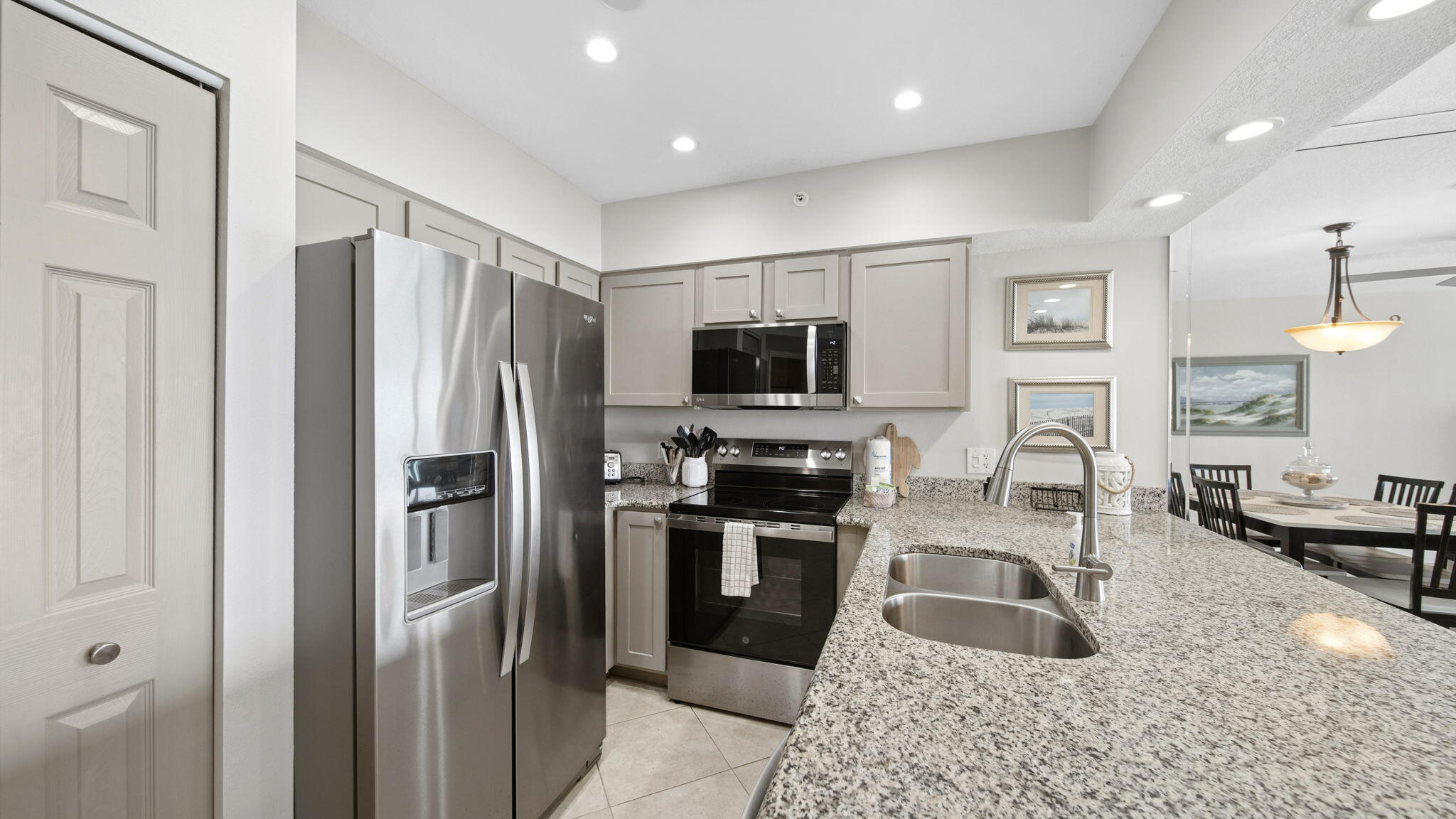 EMERALD TOWERS WEST CONDO - Residential