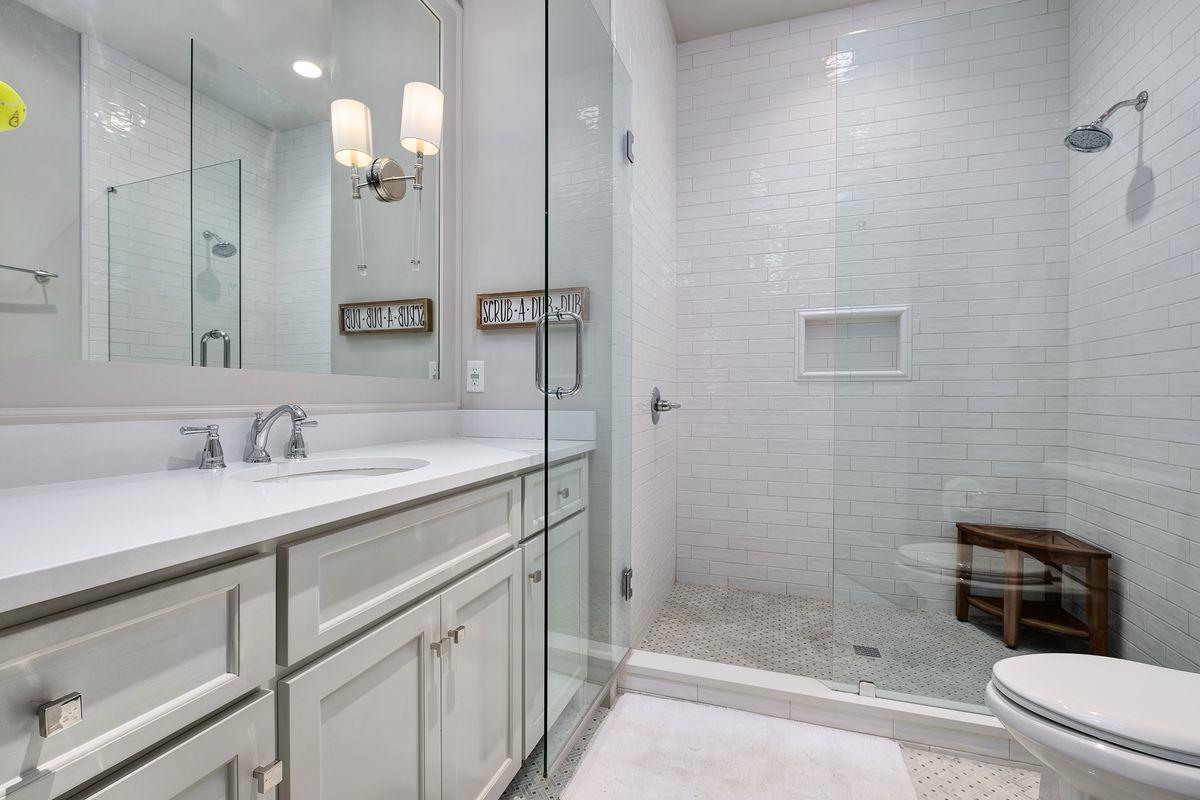 REGATTA BAY - Residential
