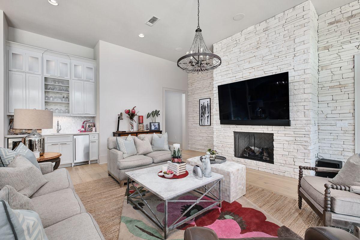 REGATTA BAY - Residential