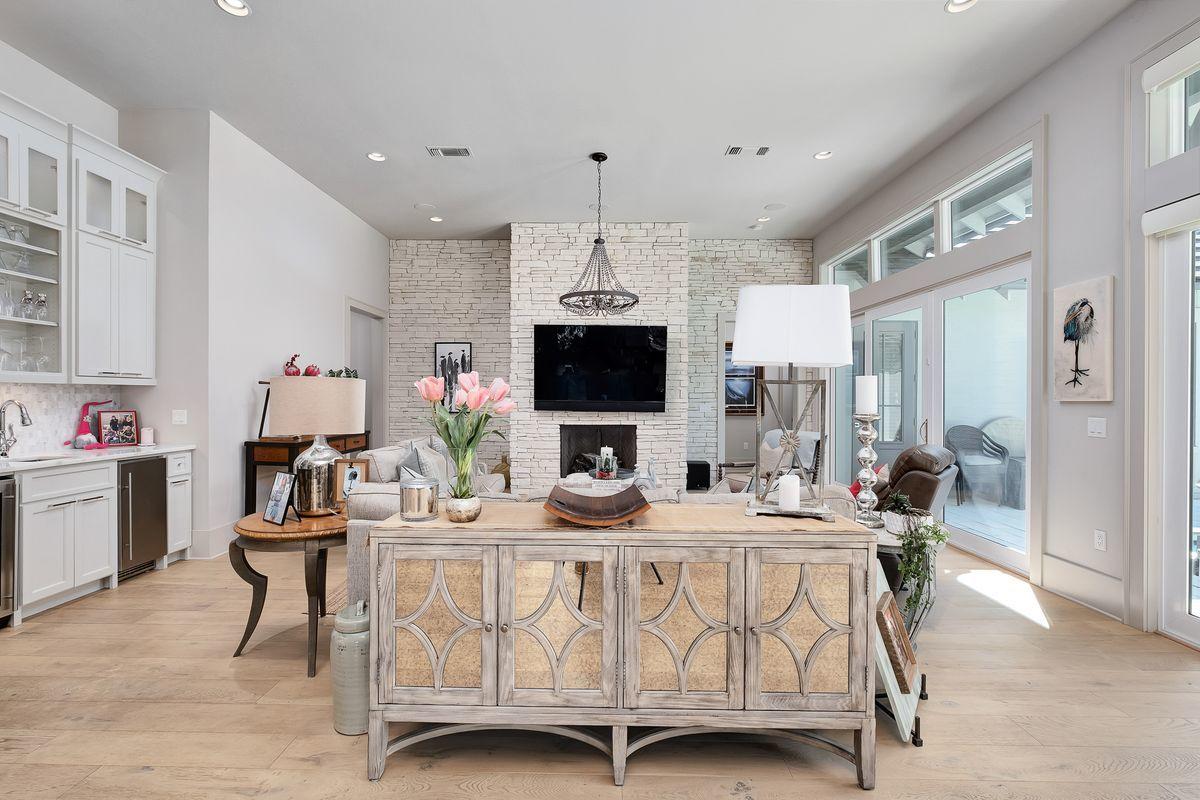 REGATTA BAY - Residential