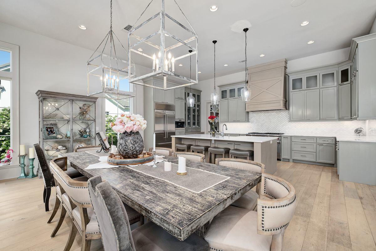 REGATTA BAY - Residential