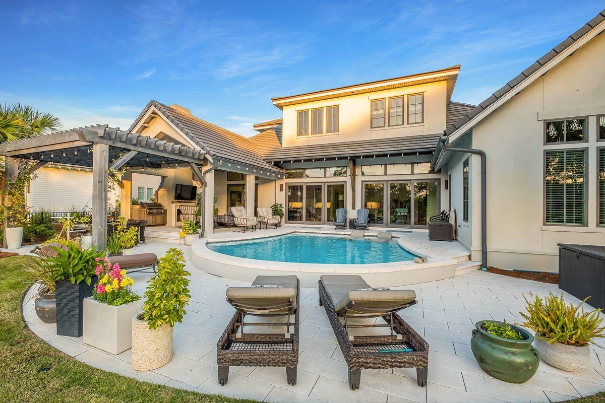 REGATTA BAY - Residential