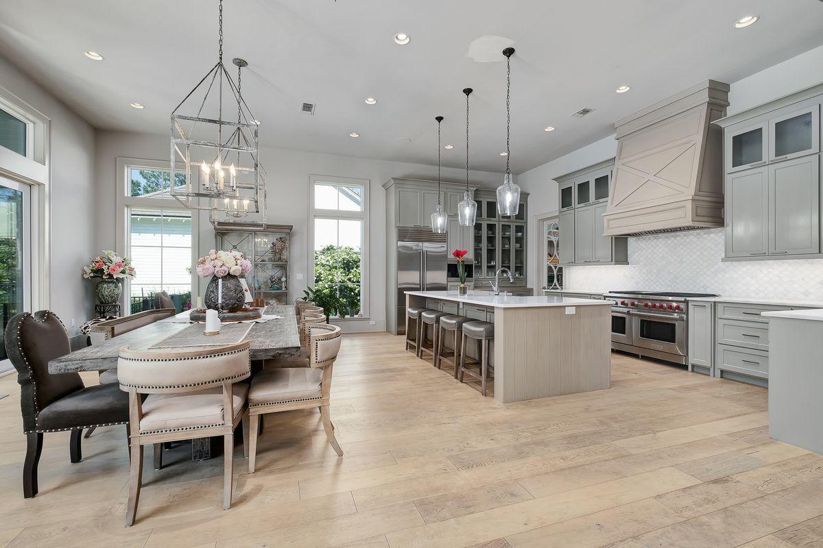 REGATTA BAY - Residential