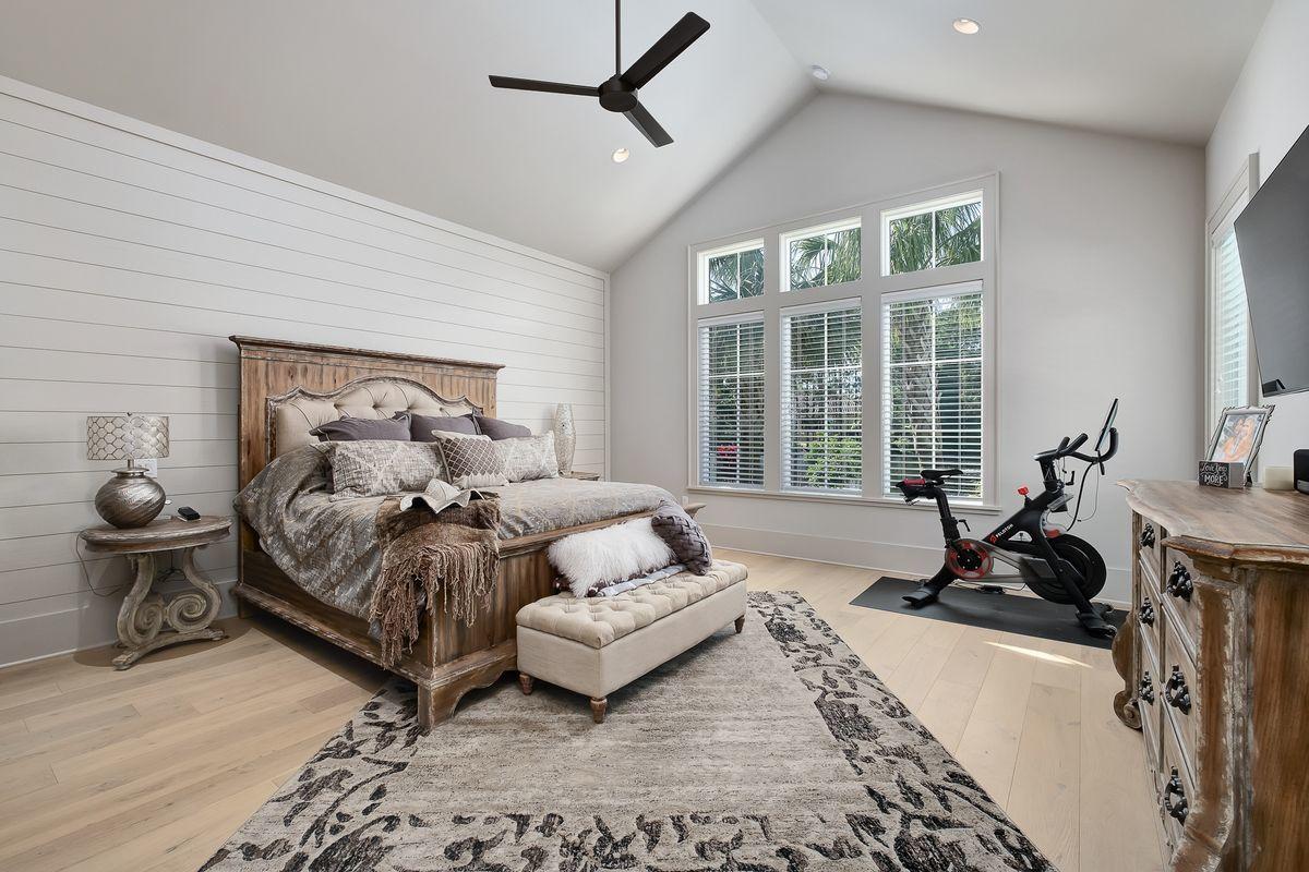 REGATTA BAY - Residential