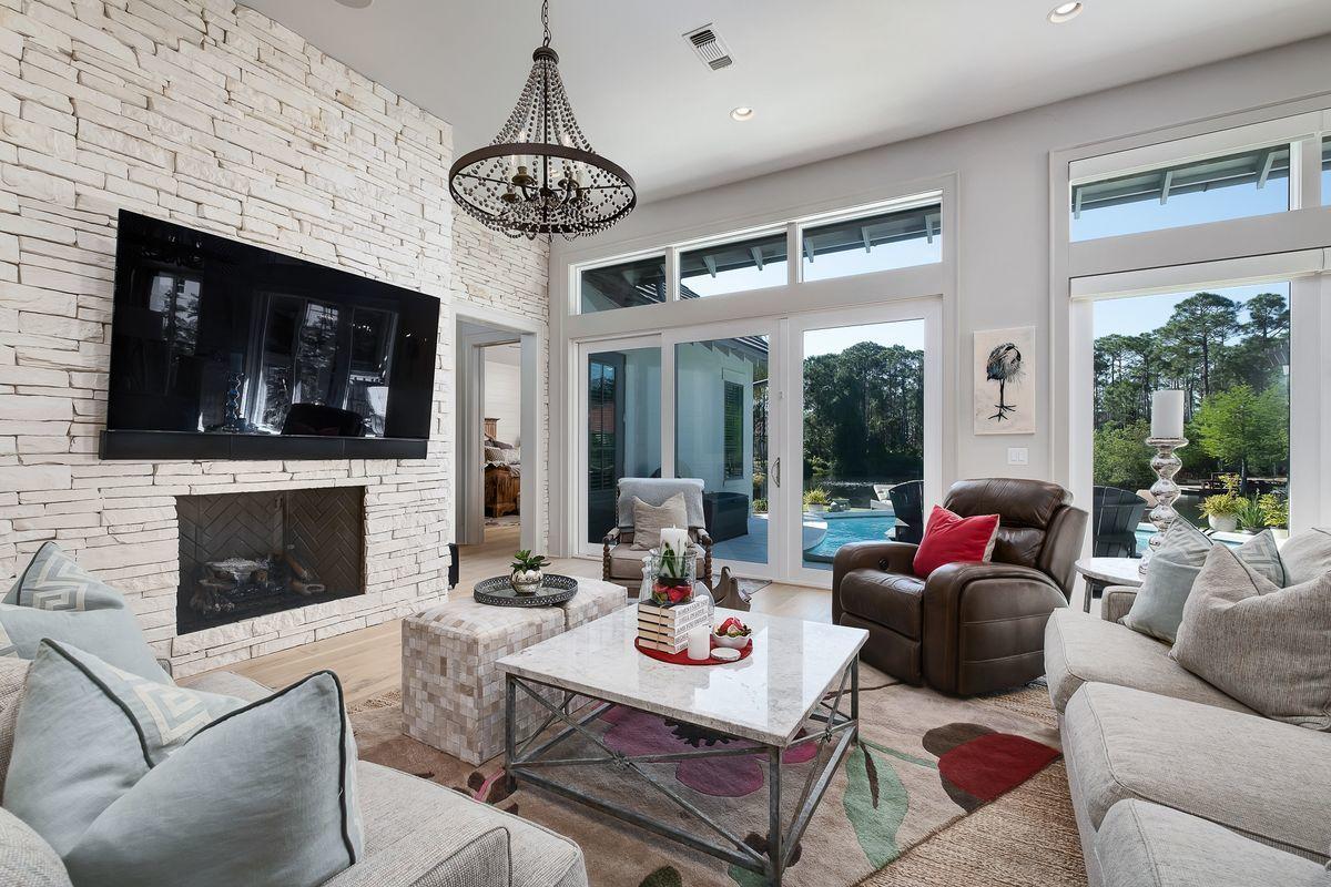 REGATTA BAY - Residential