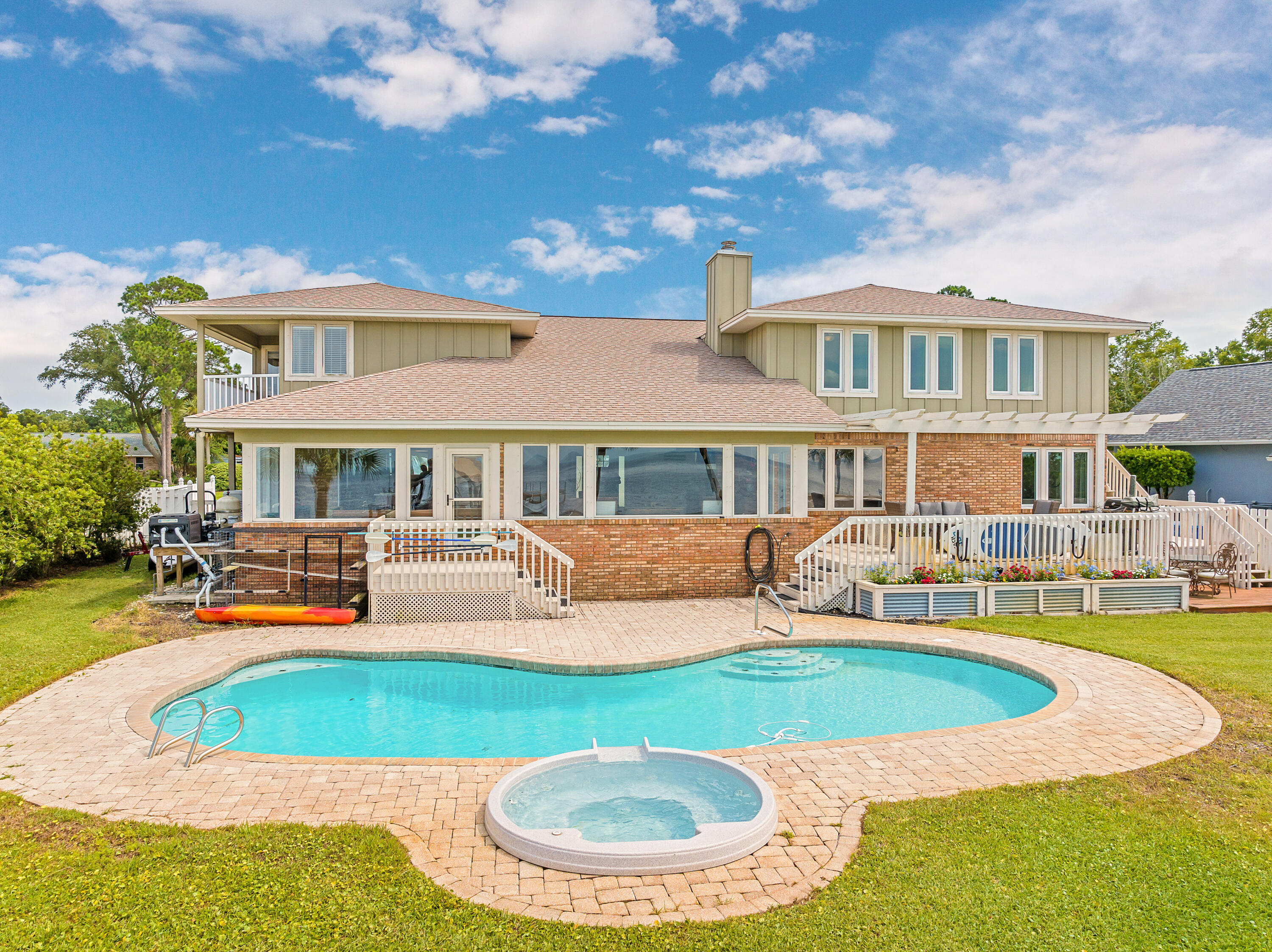 WHISPER BAY 6TH ADDN - Residential