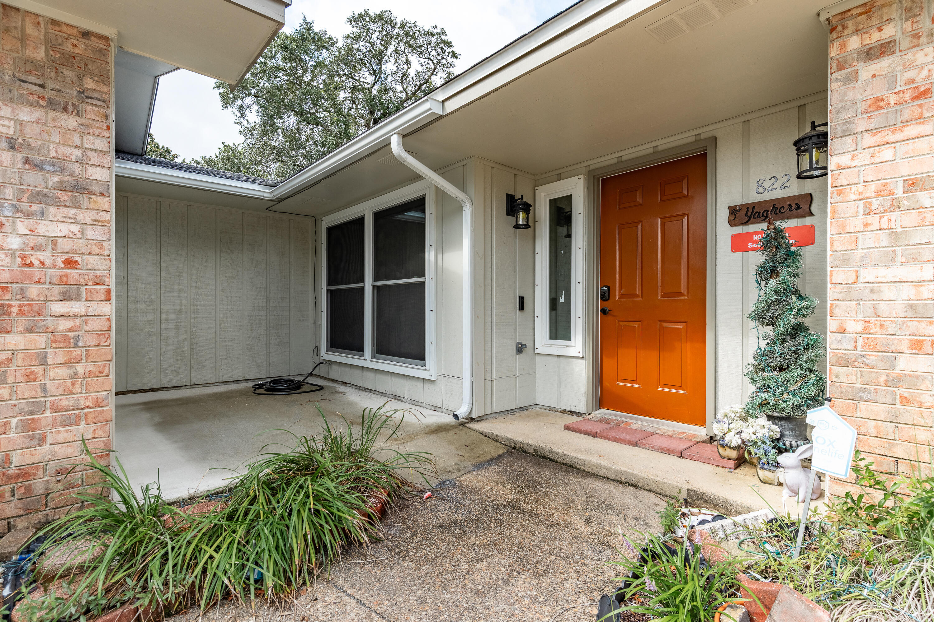 This charming, one-owner home is ready for you! The thoughtfully designed floor plan offers versatility, allowing the front den to be used for multiple purposes. The kitchen and bathrooms were remodeled in 2016, along with numerous other updates. Improvements include windows (2010), HVAC (2014), appliances (2016), roof (2020), interior doors (2022), fence (2022), solar panels (2022; seller will pay off at closing), and a new water heater (2024). Enjoy peace of mind with a longstanding Terminix bond in place. The enclosed space between the house and garage provides ample storage. Situated on a large lot with additional greenspace behind the privacy fence, this home exudes natural charm in a well-established neighborhood with no HOA. Come out and see it right away!!