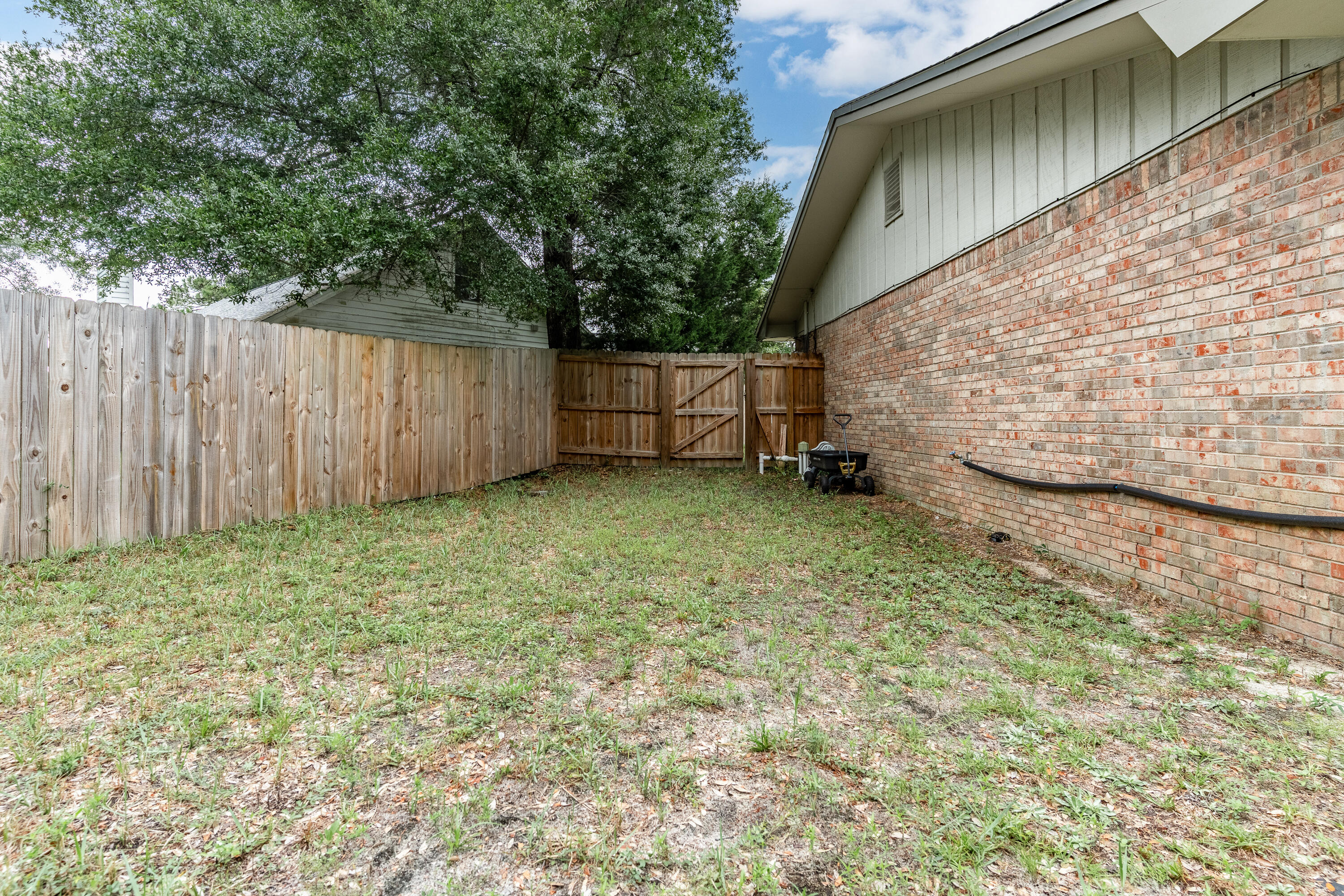 TANGLEWOOD 1ST ADDN - Residential