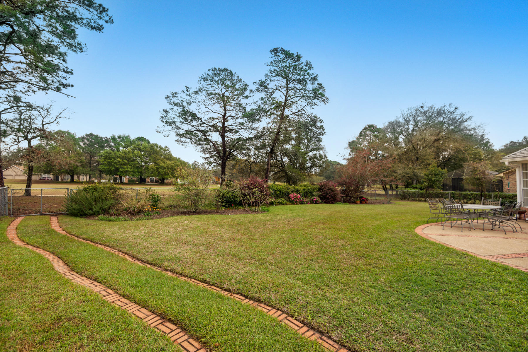 LAKE LORRAINE ESTATES 1st add - Residential