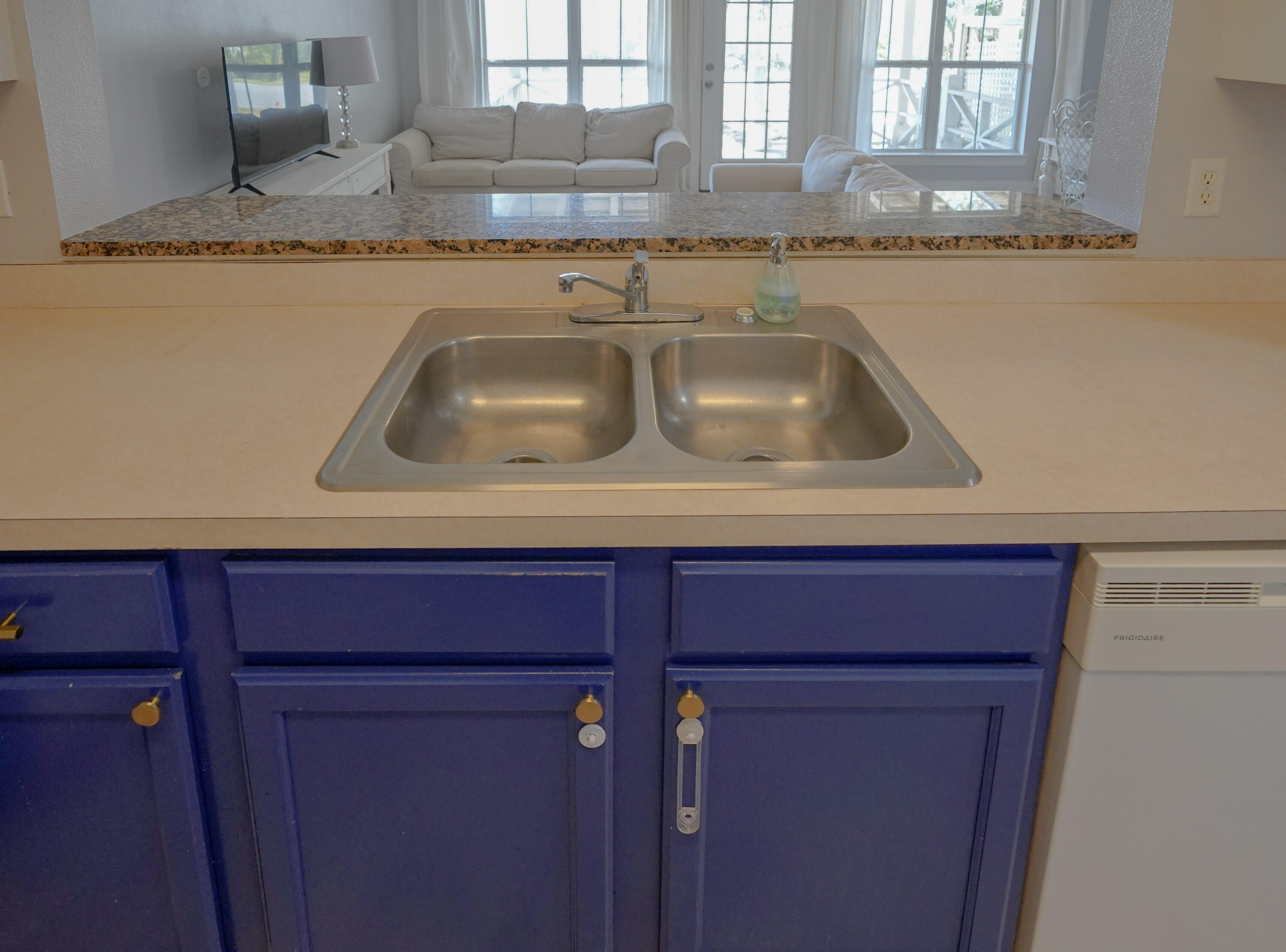 TWIN LAKES TOWNHOMES PH 2 - Residential Lease