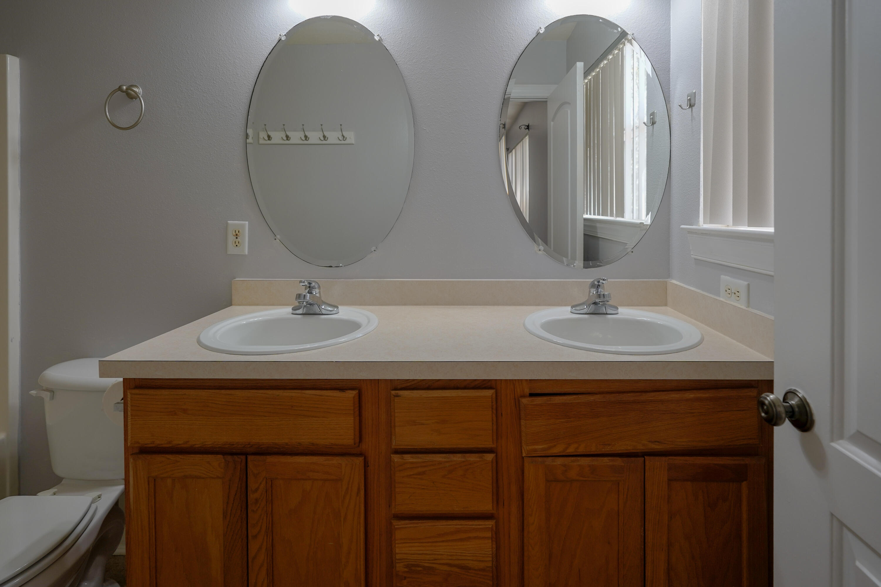 TWIN LAKES TOWNHOMES PH 2 - Residential Lease