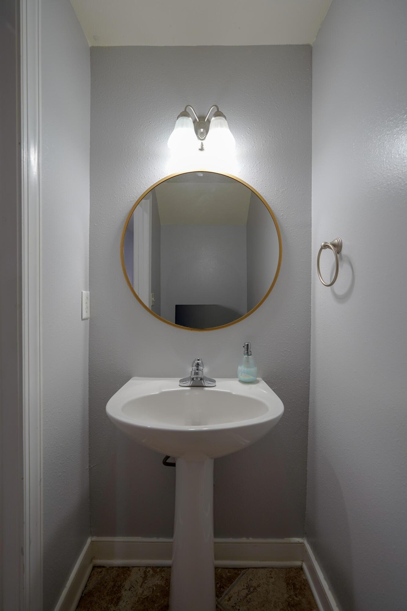TWIN LAKES TOWNHOMES PH 2 - Residential Lease