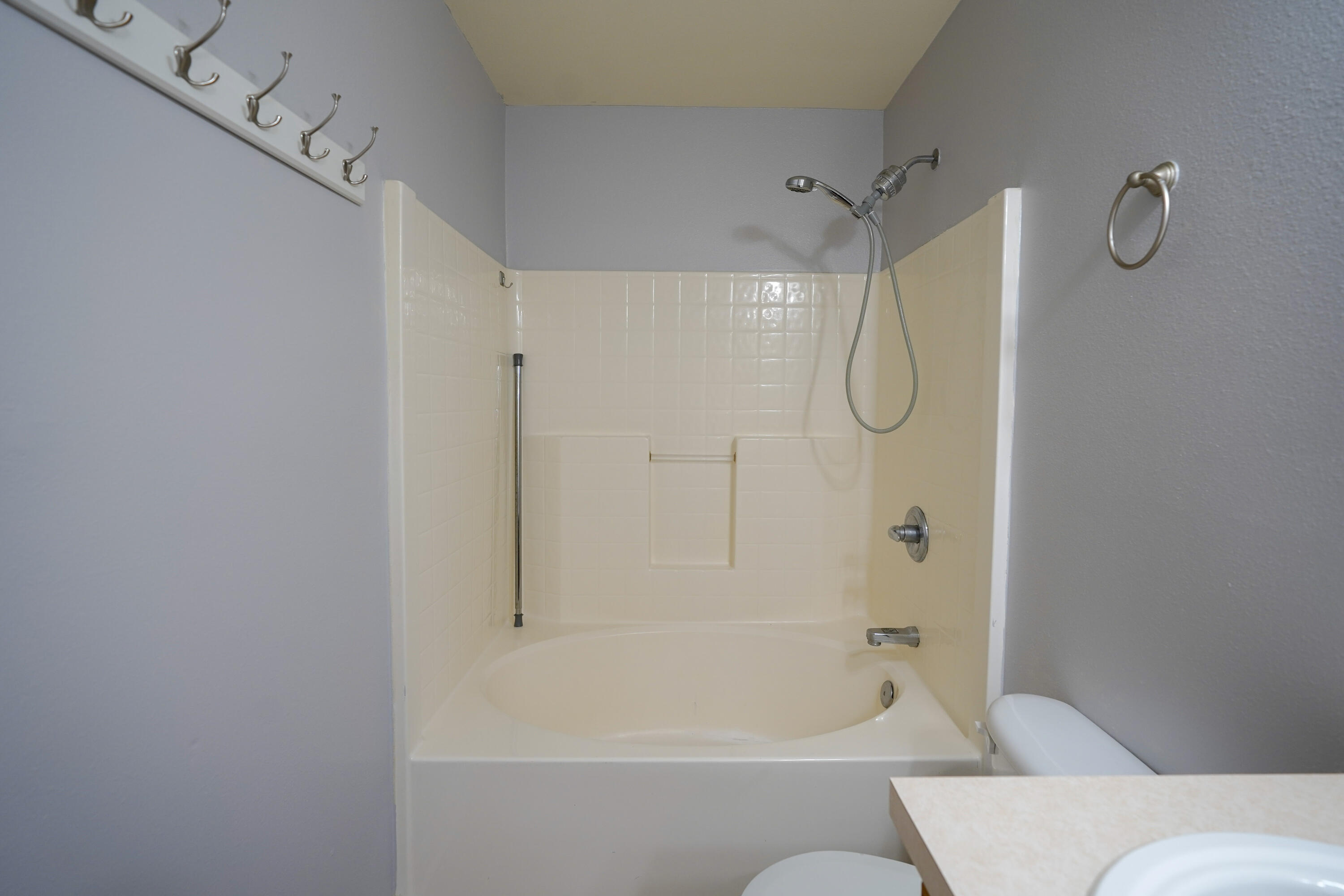 TWIN LAKES TOWNHOMES PH 2 - Residential Lease