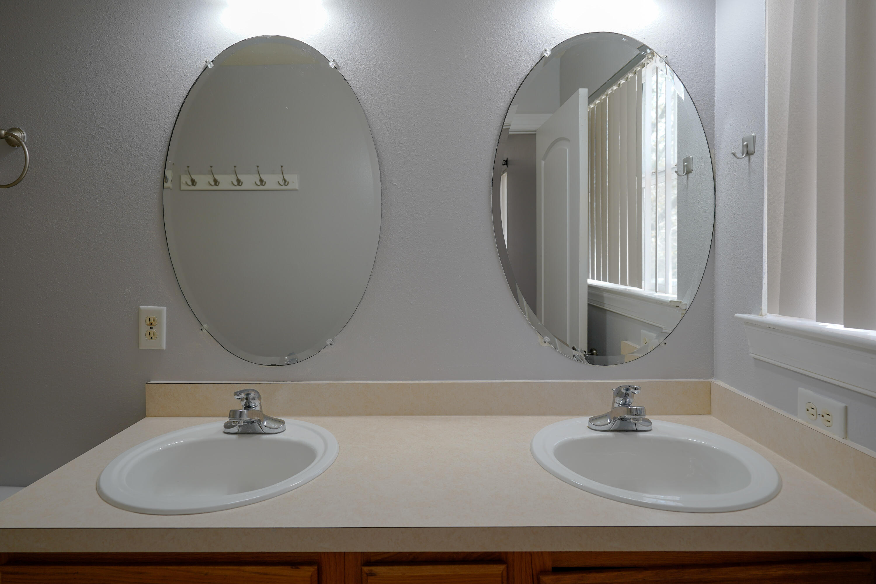 TWIN LAKES TOWNHOMES PH 2 - Residential Lease