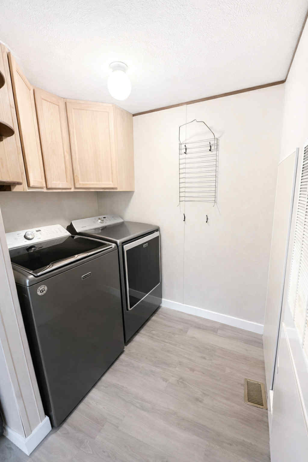 OAKWOOD LAKES ESTATES - Residential