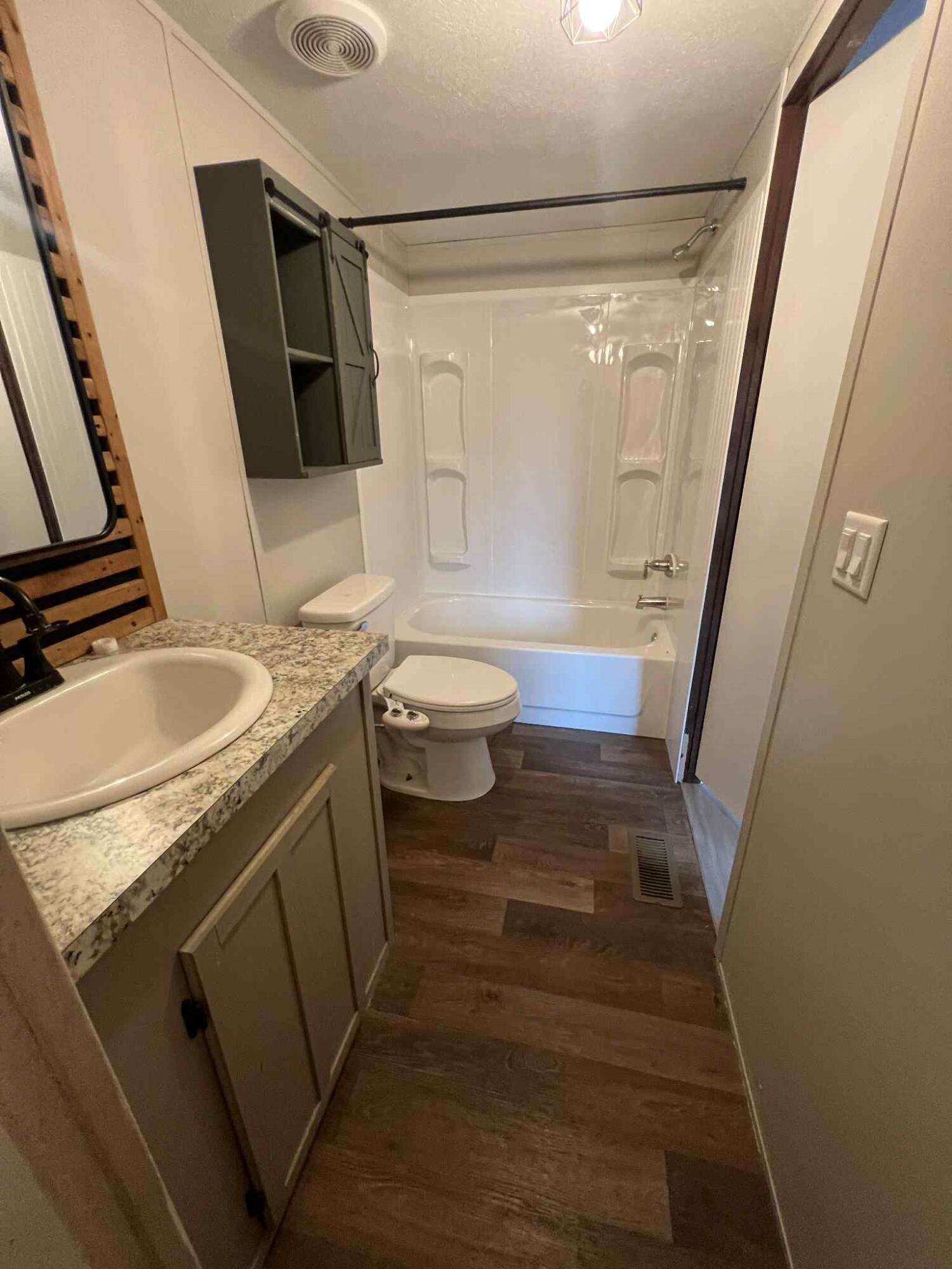 OAKWOOD LAKES ESTATES - Residential