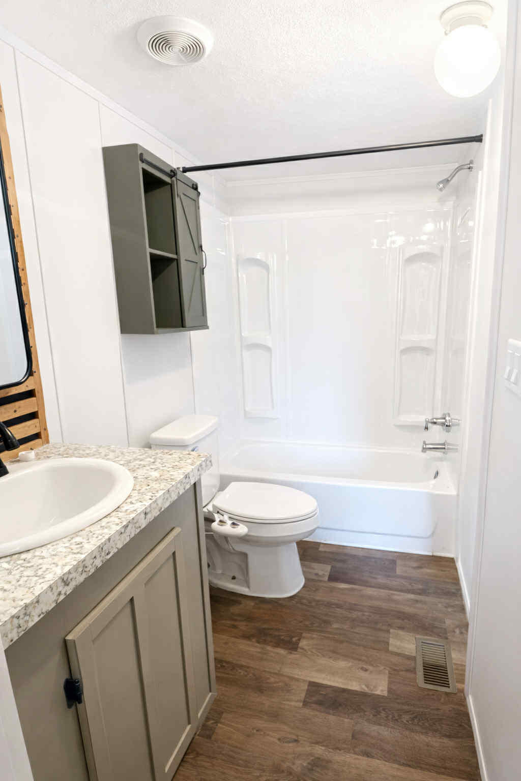 OAKWOOD LAKES ESTATES - Residential