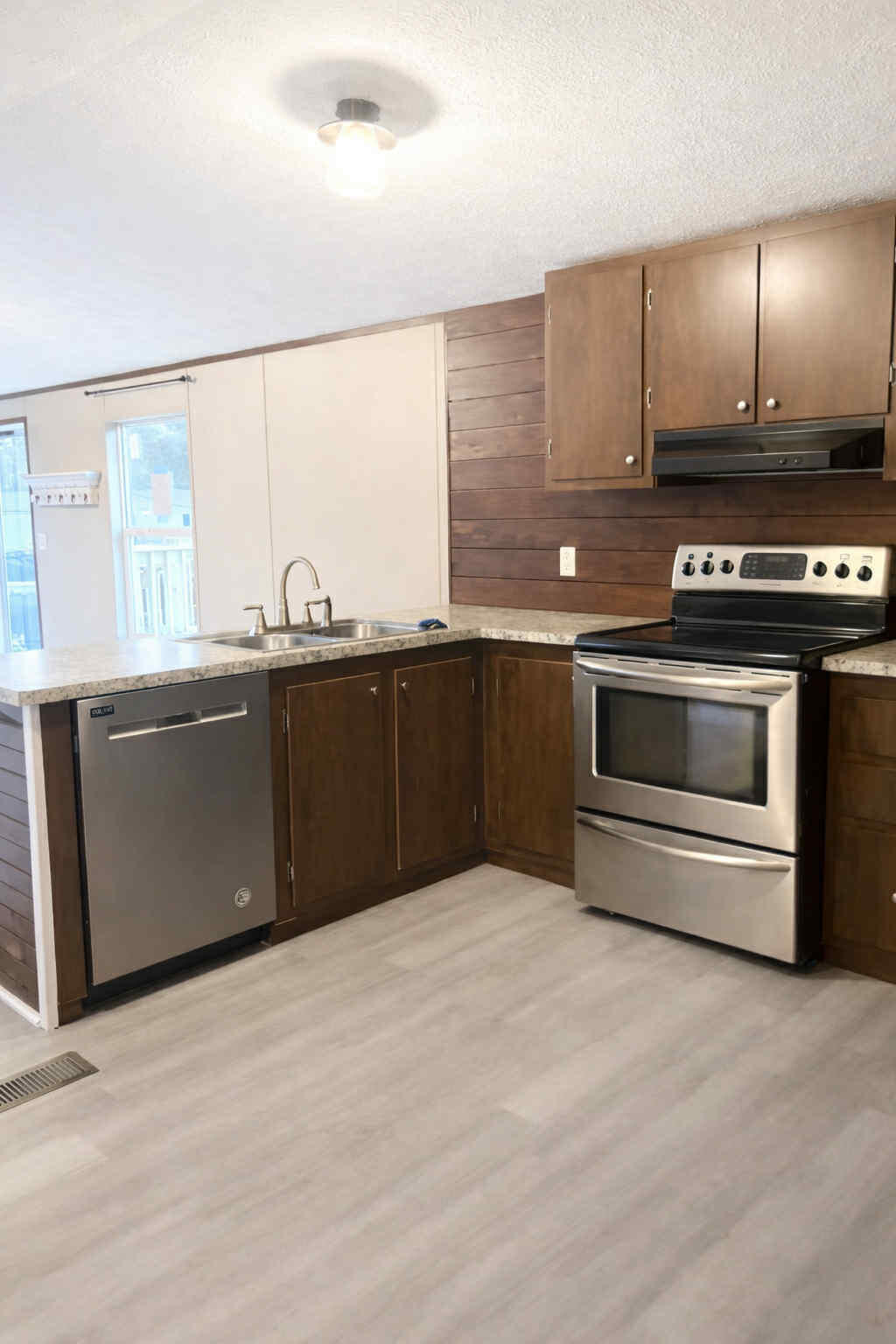 OAKWOOD LAKES ESTATES - Residential