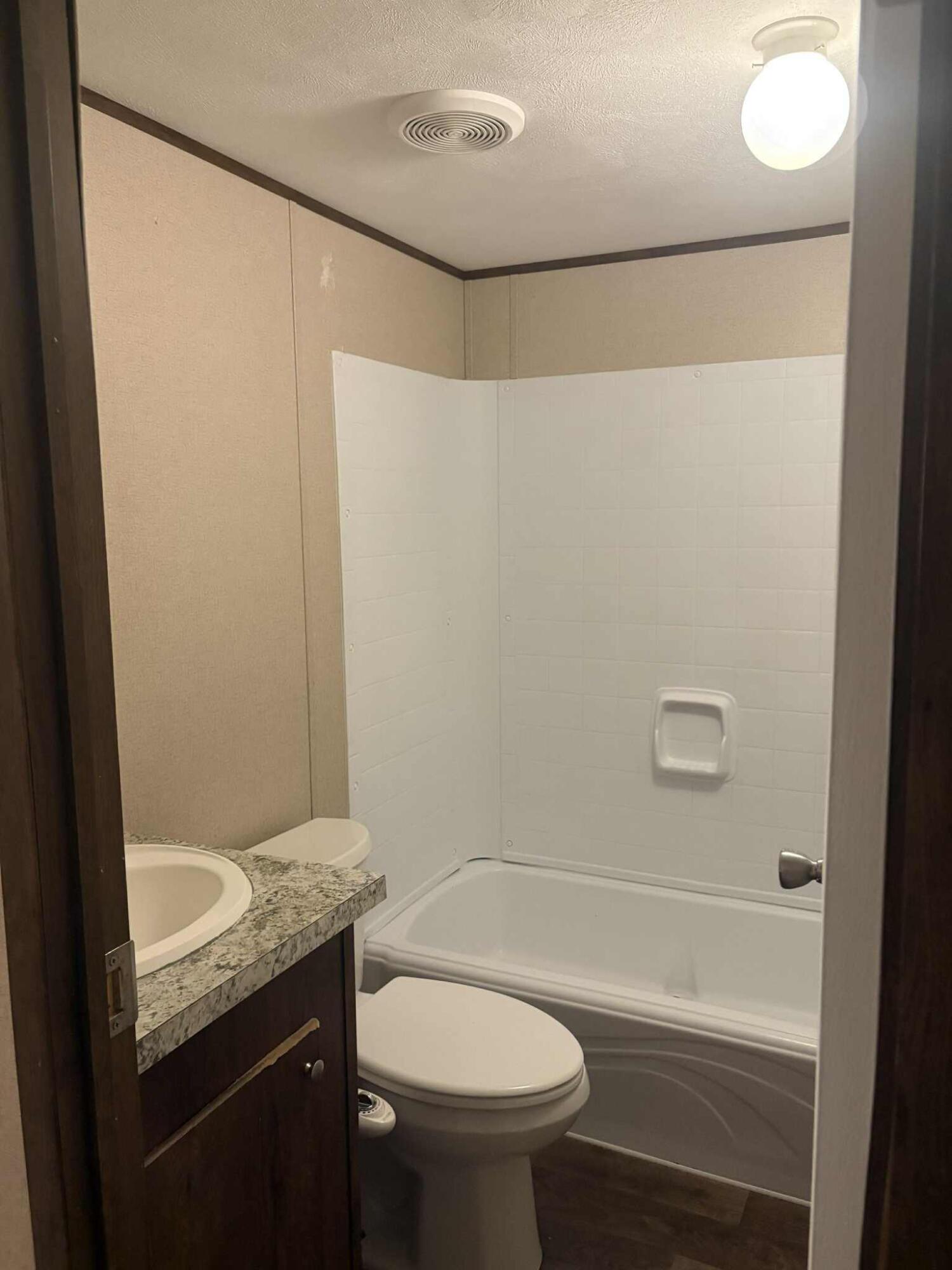 OAKWOOD LAKES ESTATES - Residential