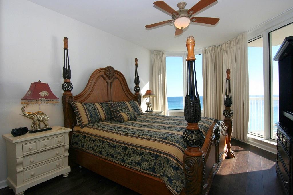 SILVER BEACH TOWERS - Residential