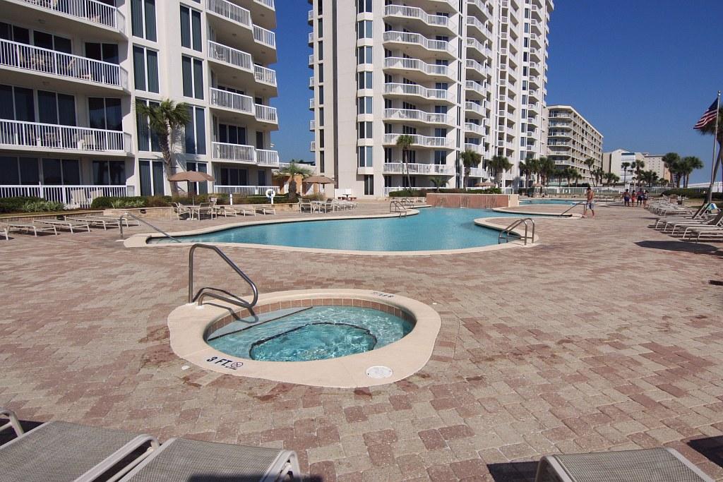 SILVER BEACH TOWERS - Residential