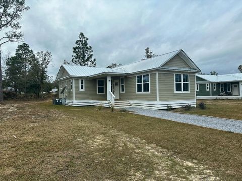 A home in DeFuniak Springs