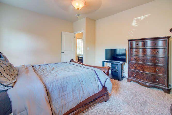 THE OVERLOOK AT CHESTNUT RIDGE - Residential Lease