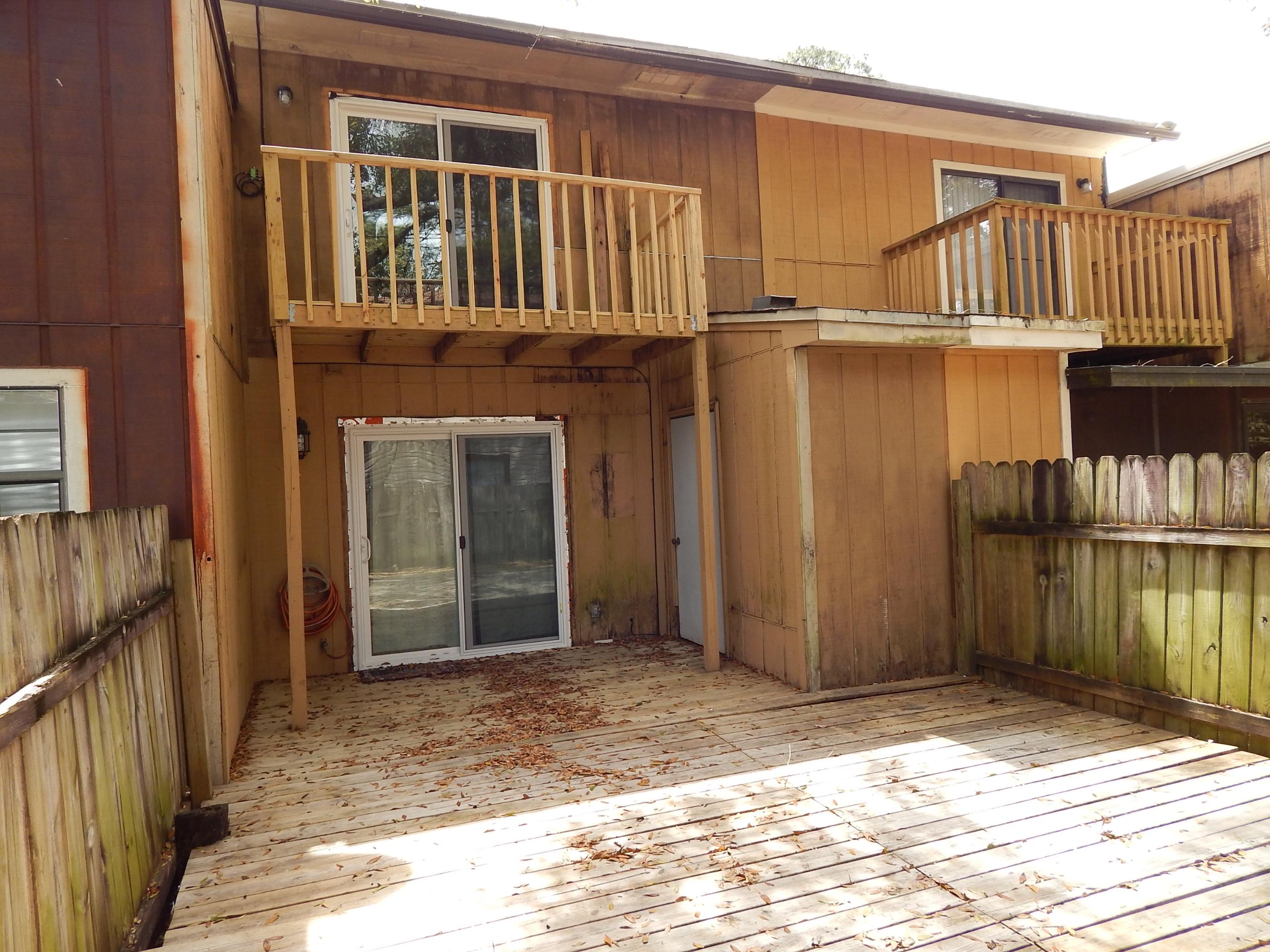 HOWARD GILL REPLAT - Residential